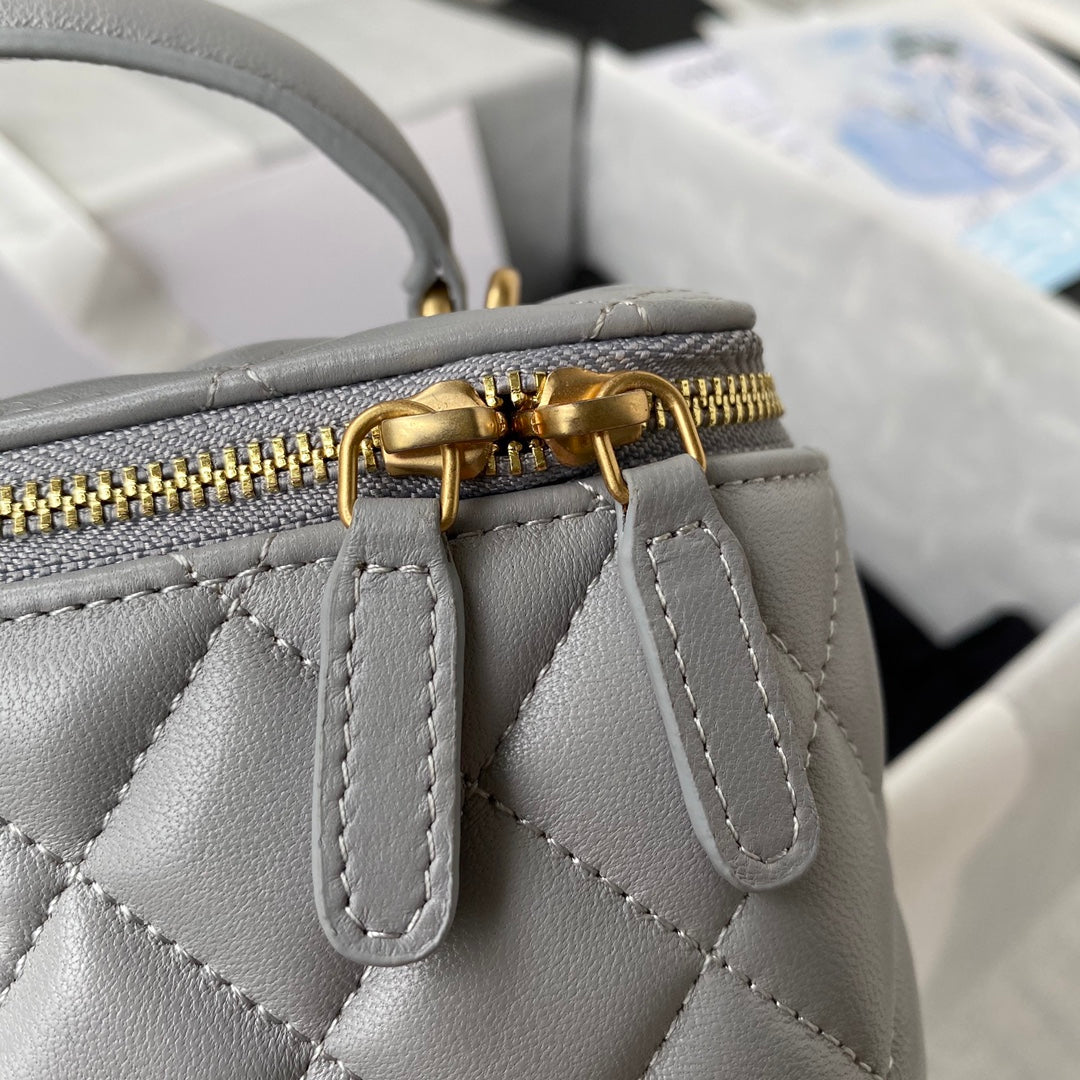 TOP CHANEL Vanity Case Top Handle SS21 - Grey
