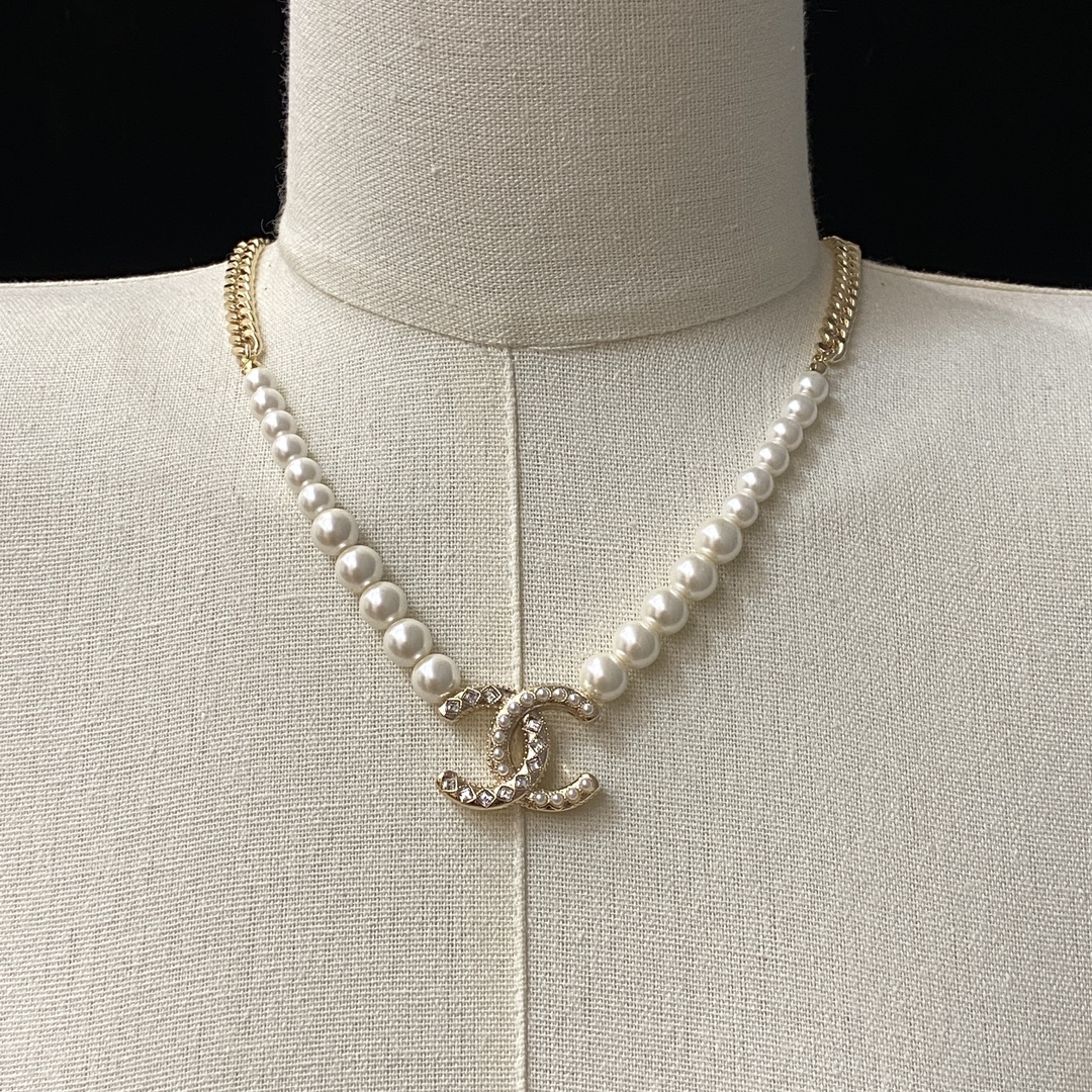 TOP CHANEL Pearl Necklace - Gold