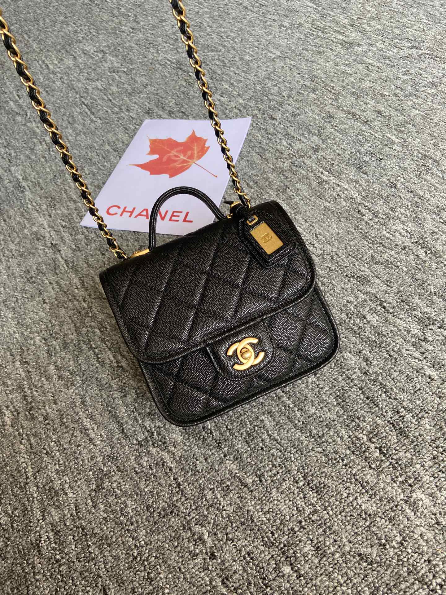 TOP CHANEL 22k Flap Bag 17x20.5x6cm/25x21.5x7cm - GHW - Black