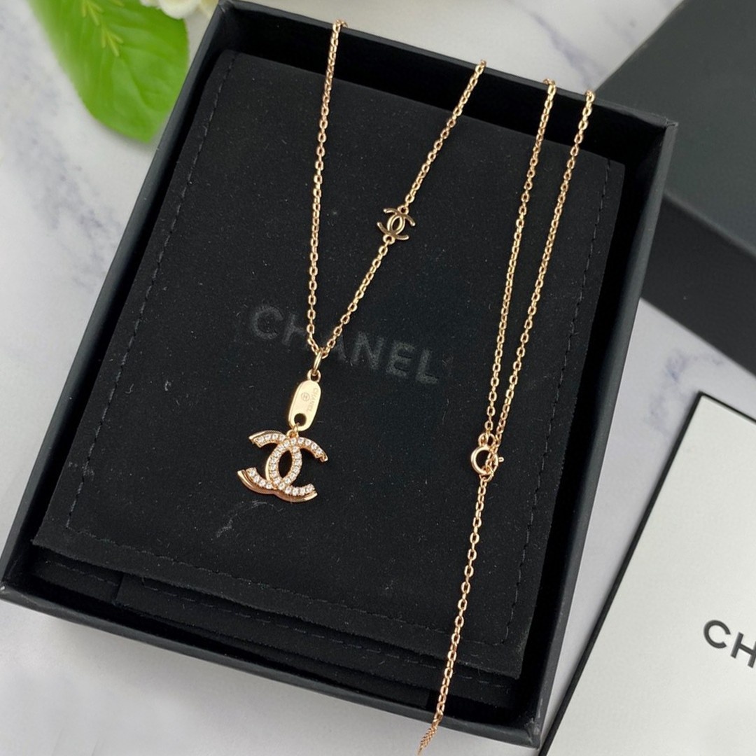 TOP CHANEL Double C Necklace
