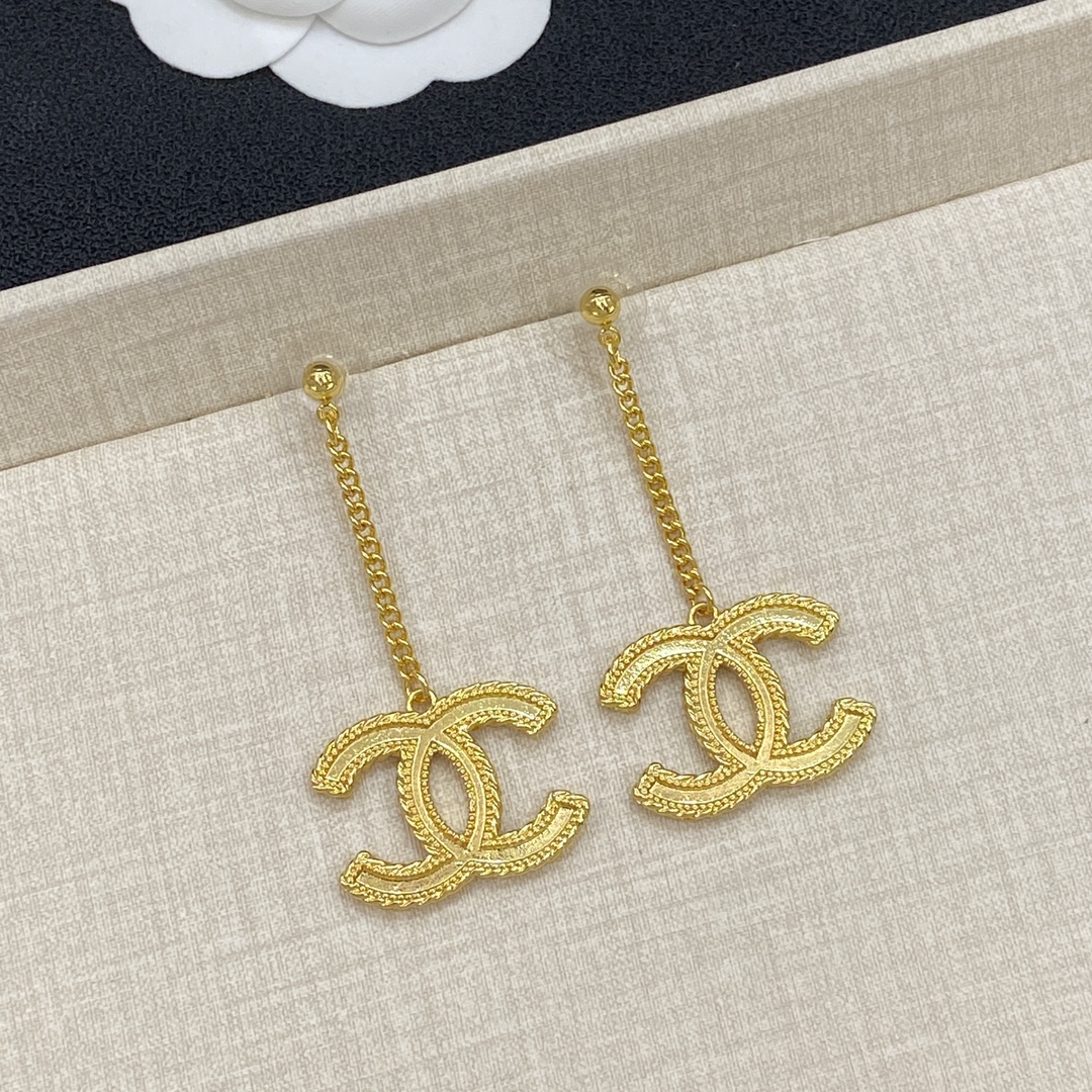 TOP CHANEL CC Earrings - Gold