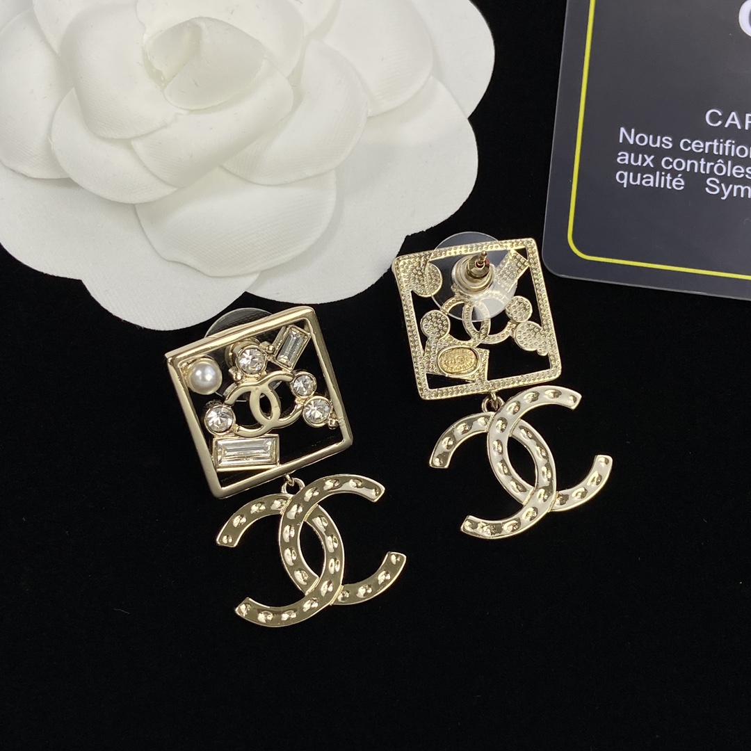 Top CHANEL Metal Square Crystal/Pearl Stud Earrings
