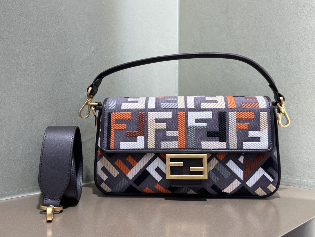 TOP FENDI Baguette FF Bag 26x13x6 cm