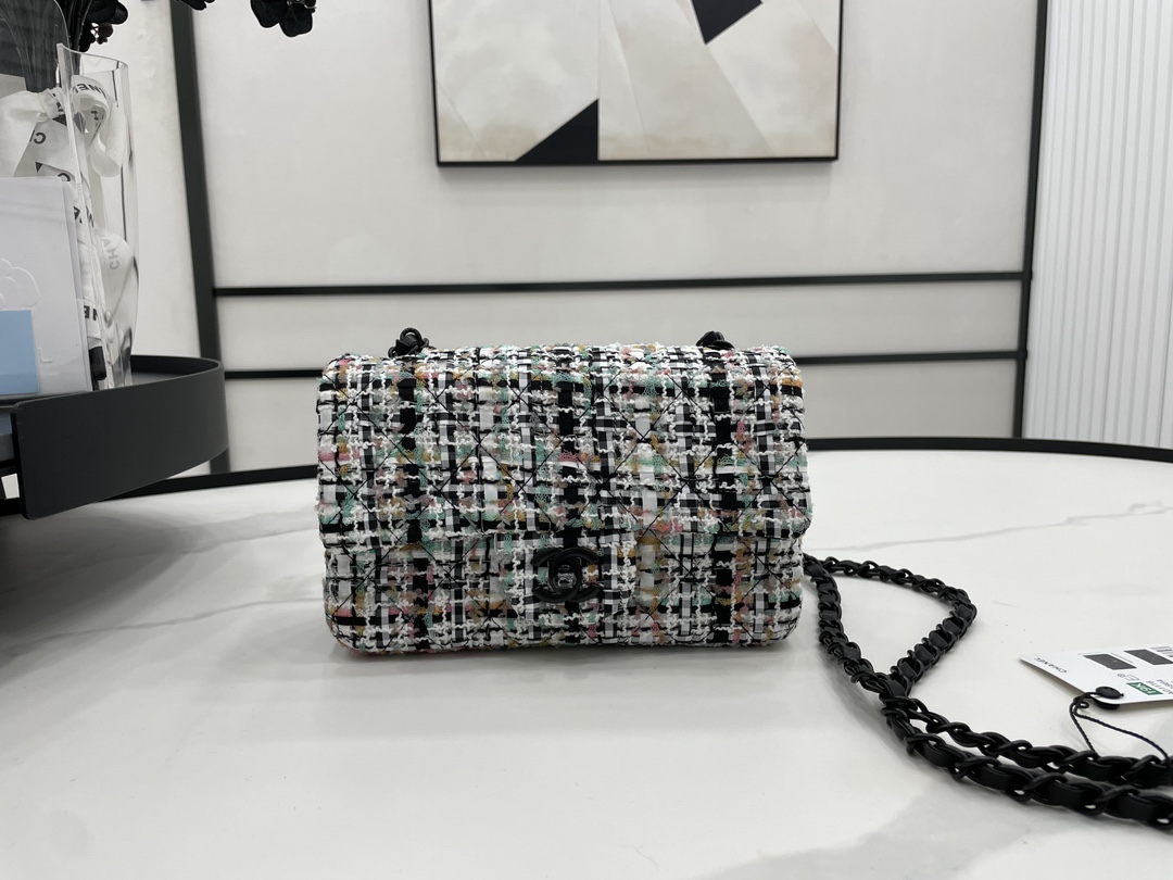 TOP CHANEL Classic Flap Bags - 20cm/25cm