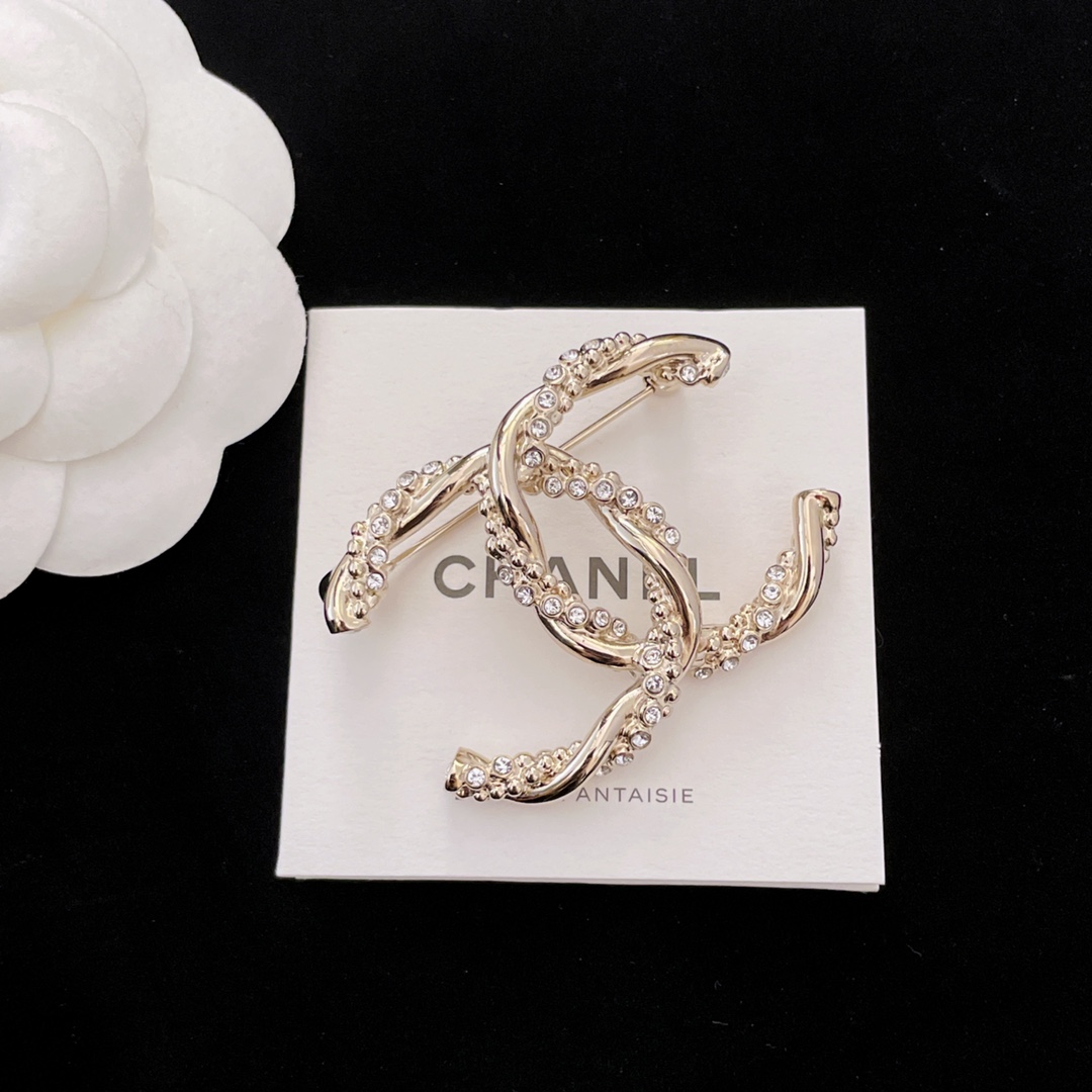 TOP CHANEL Double C Winding Drill Brooch