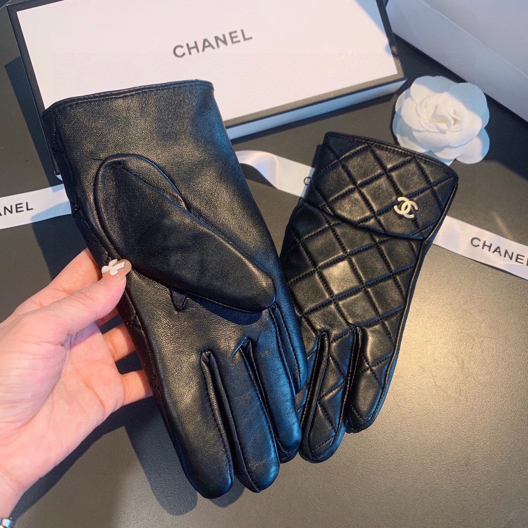 TOP CHANEL Quilted Sheepskin Gloves - Black