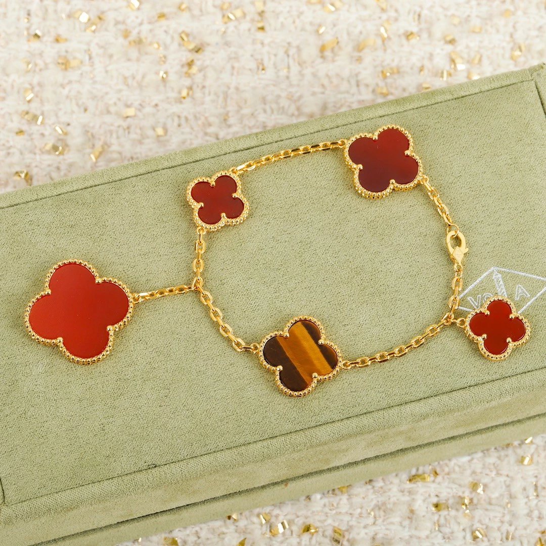 Van Cleef&Arpels VCA irregular alhambra Bracelet