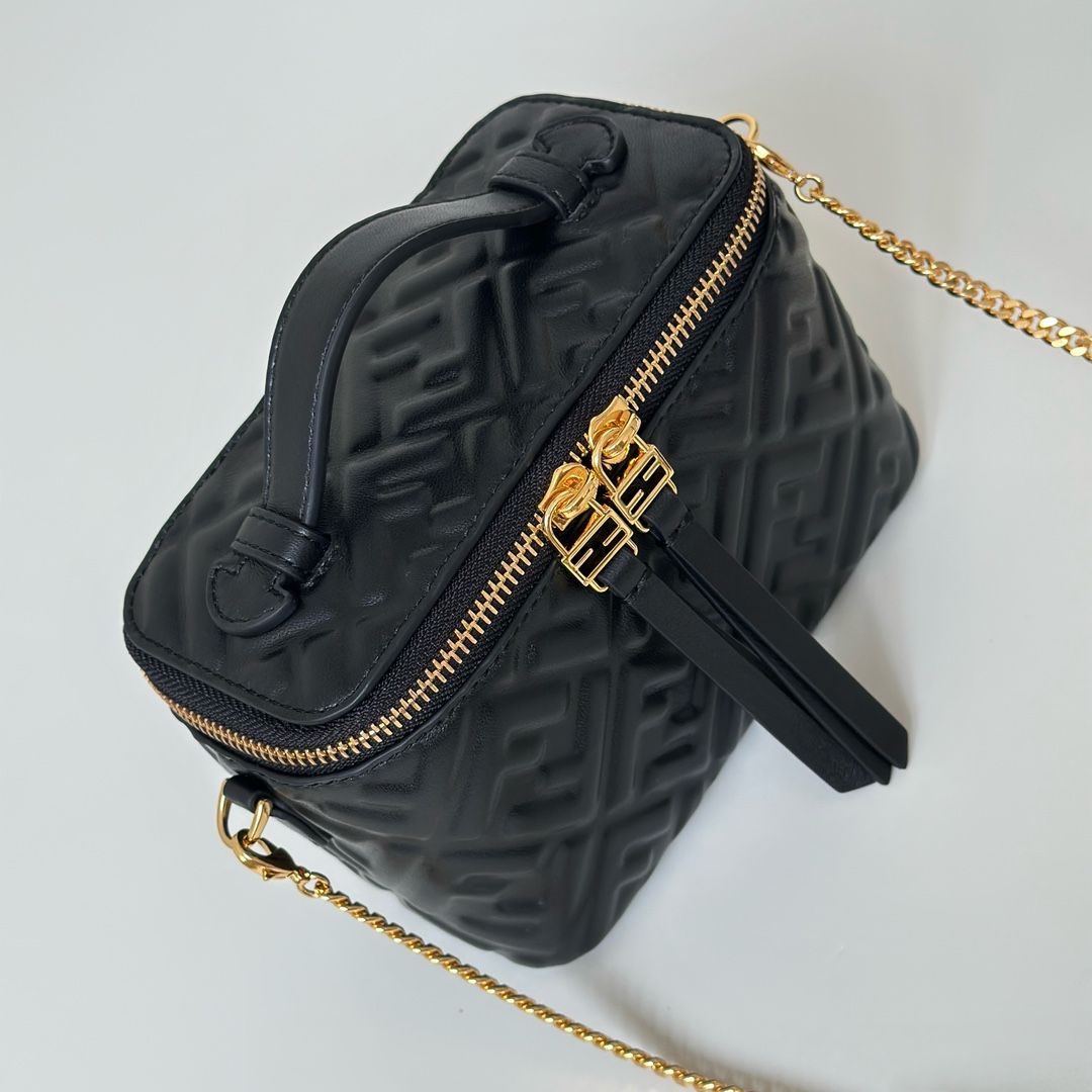 TOP FENDI Vanity Bag 16x8x11cm - Black