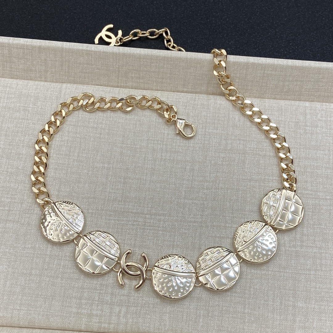 TOP CHANEL Necklace with Circle Metal - Gold