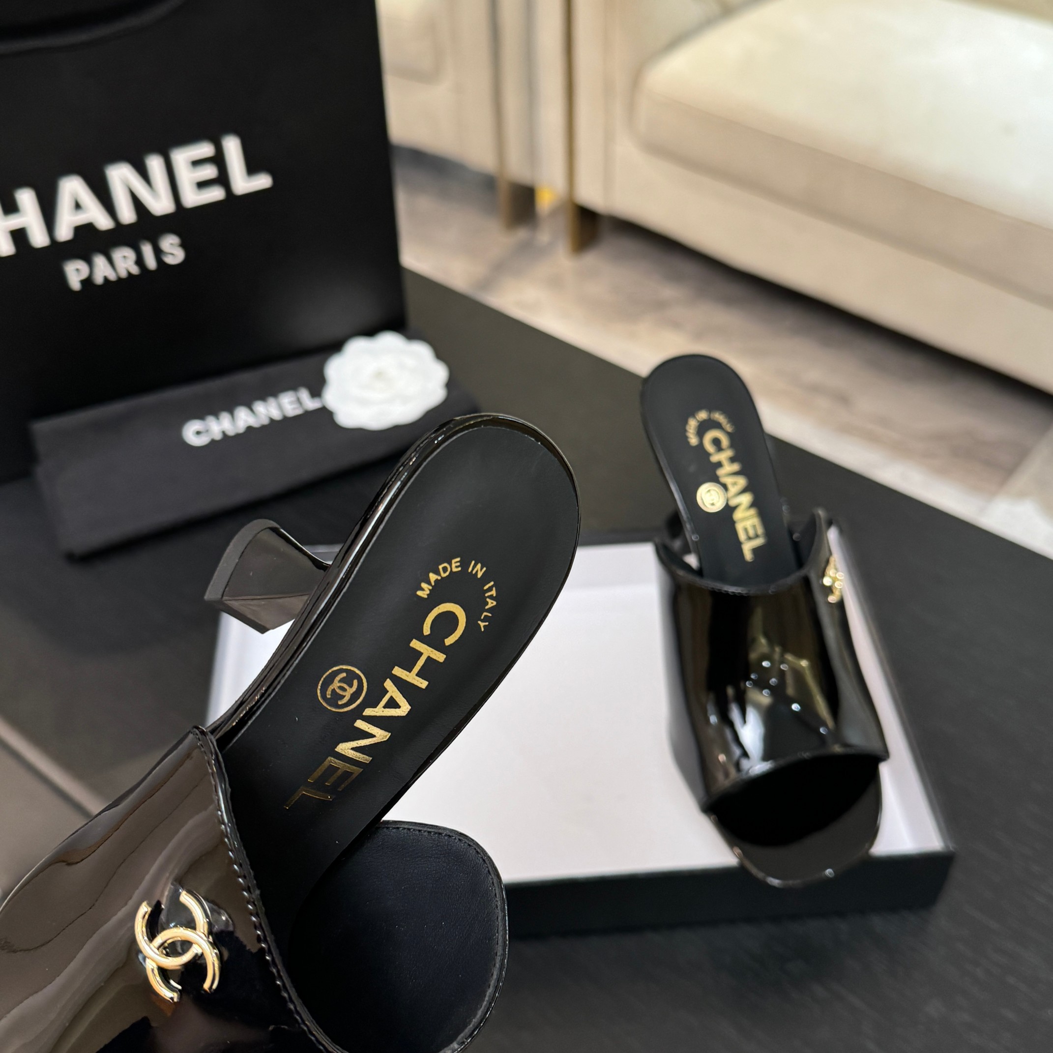 TOP CHANEL Glossy High Heel Sliders - Black