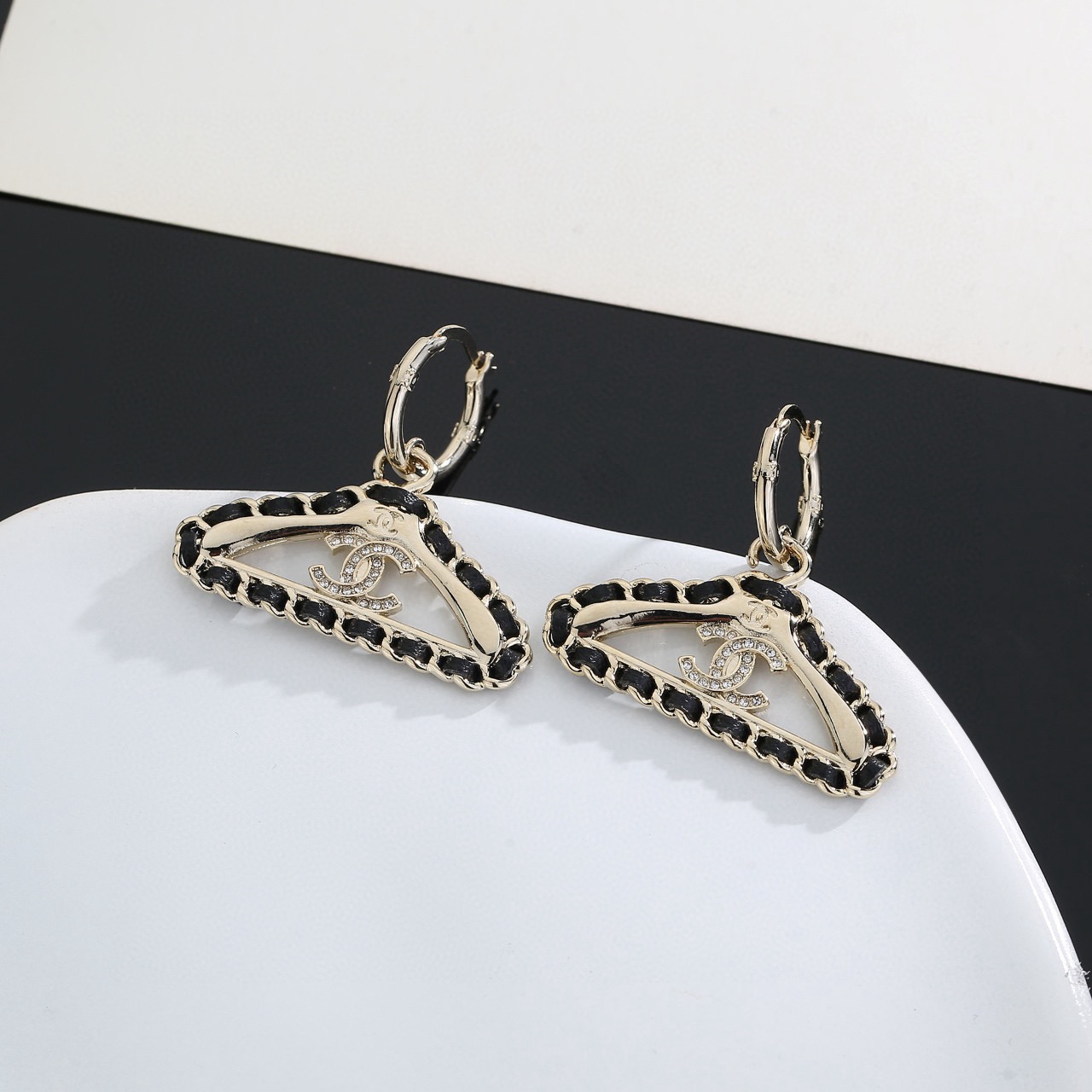 TOP CHANEL Clothes Hanger Earrings - Gold