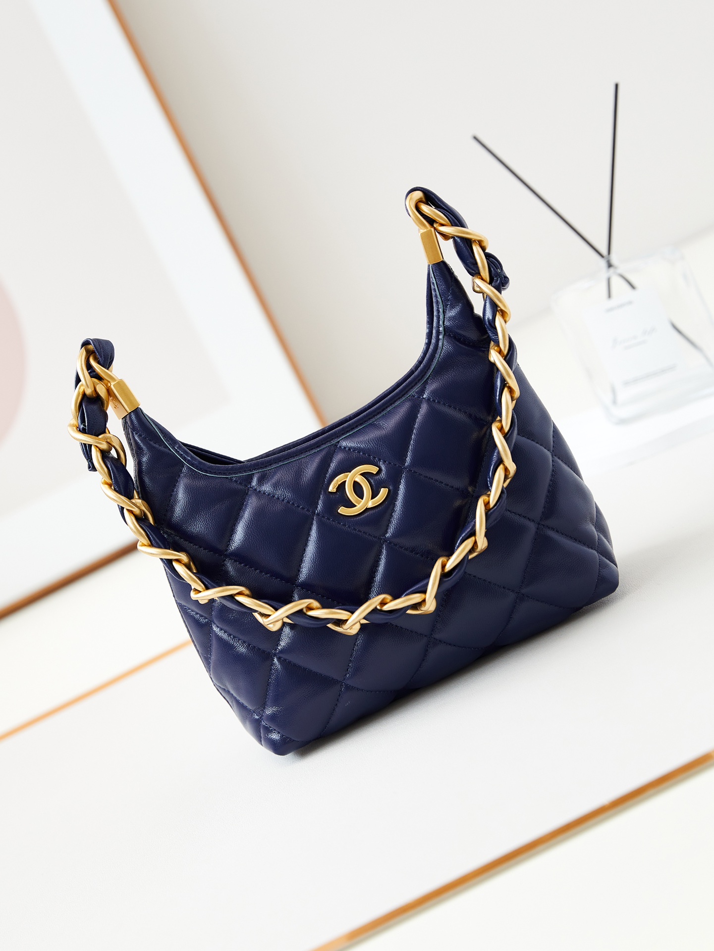 TOP CHANEL Waxed Lambskin Hobo Bag 22.5x19.5x8.5cm/29x32x10cm - 2 Color