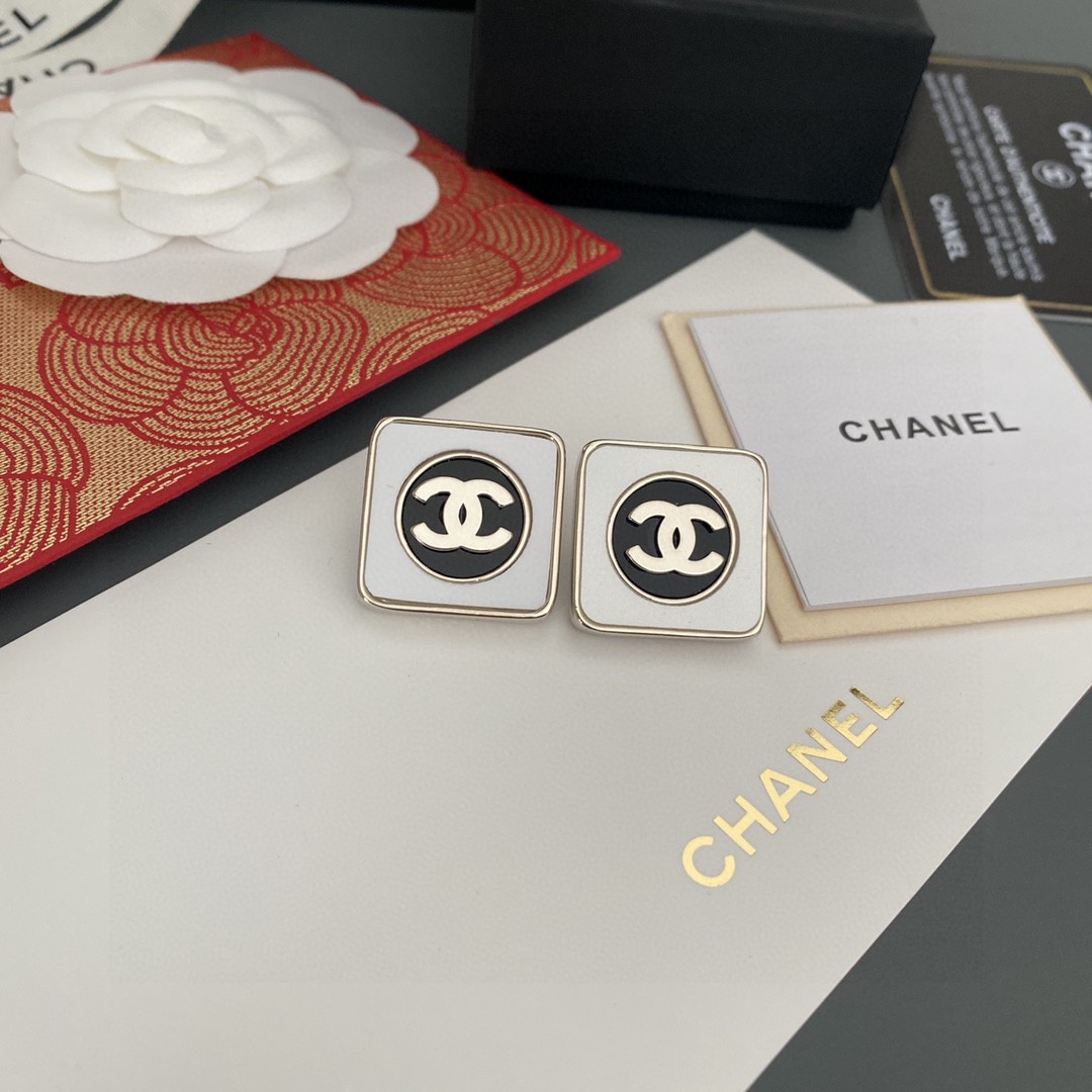 TOP CHANEL Double C Square Earrings