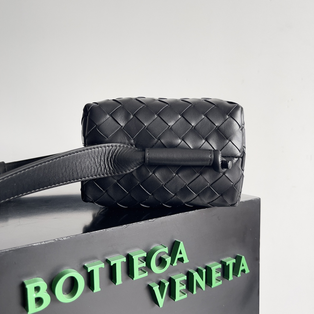 TOP Bottega Veneta BV Camera Bag Calfskin 23x16x8cm - Black