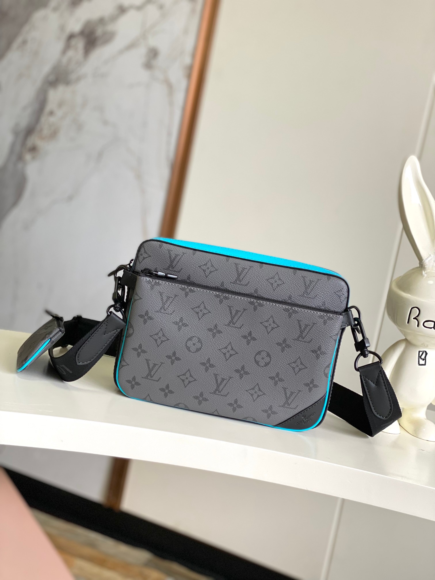 TOP Louis Vuitton LV Trio Messenger Bag 25×18.5×7cm - Black