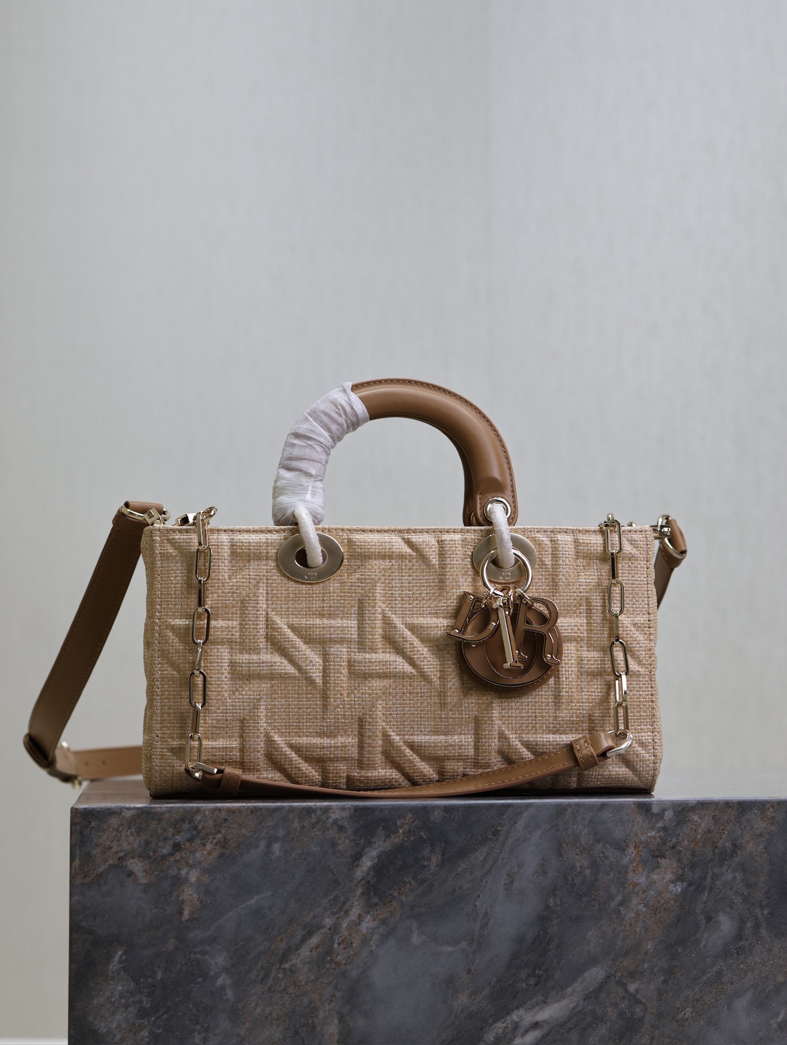 TOP Christian Dior Medium Size Lady D-Joy Bag 26 x 13.5 x 5cm -2 Colors