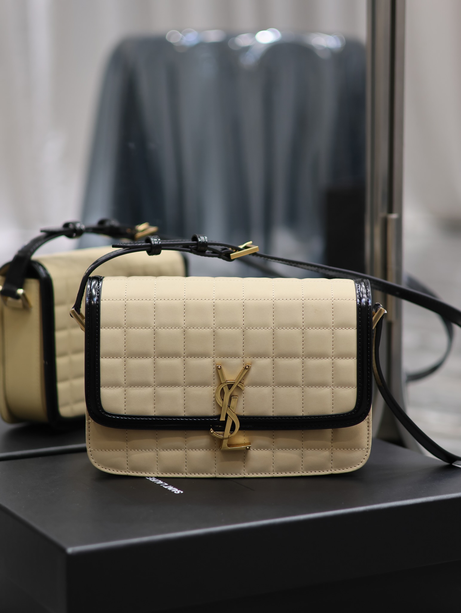 TOP Yves Saint Laurent YSL 𝑺𝑶𝑳𝑭𝑬𝑹𝑰𝑵𝑶 Handbag
