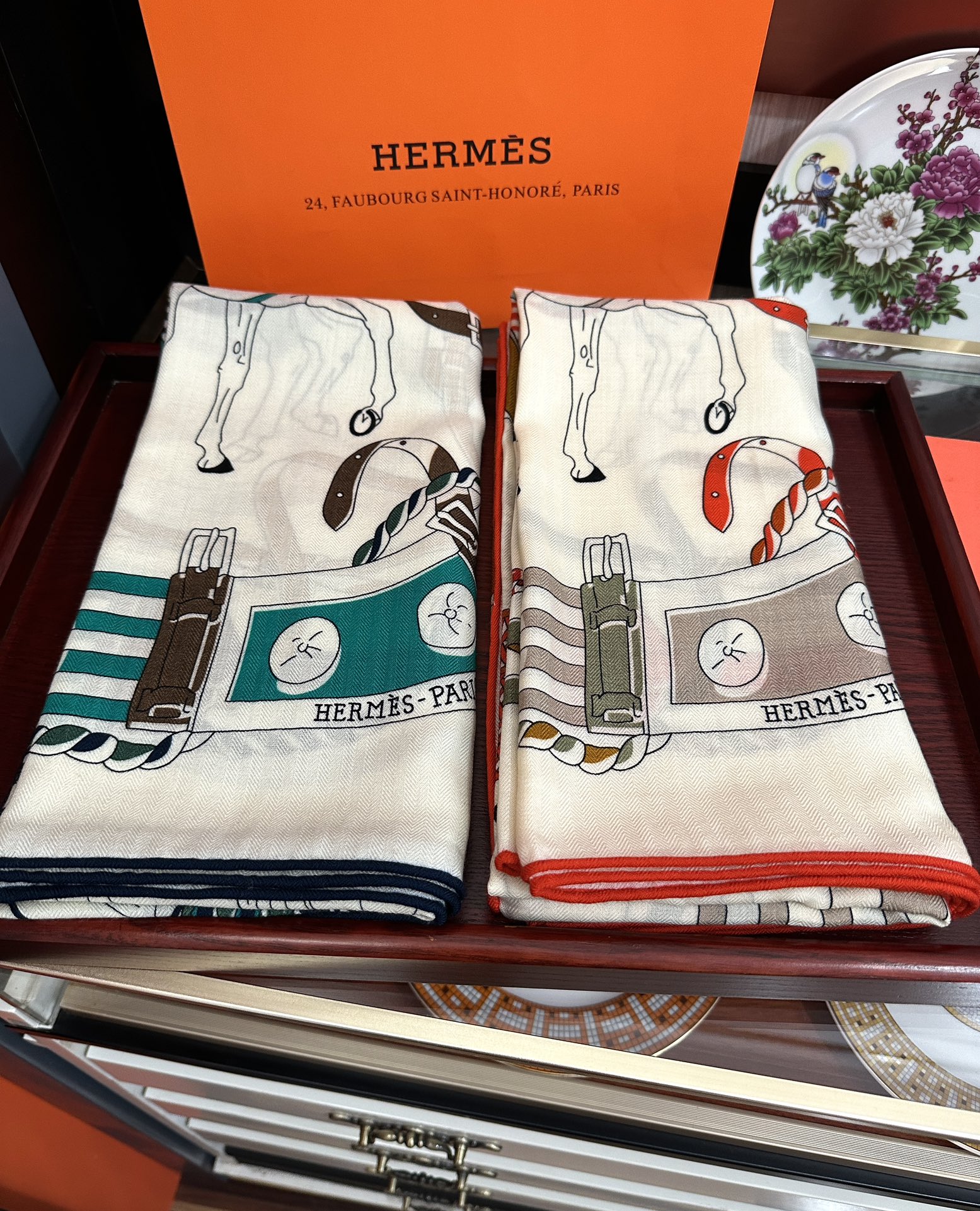 TOP HERMES 70% Cashmere + 30% Silk Scarf 140x140 cm - 2 Colors
