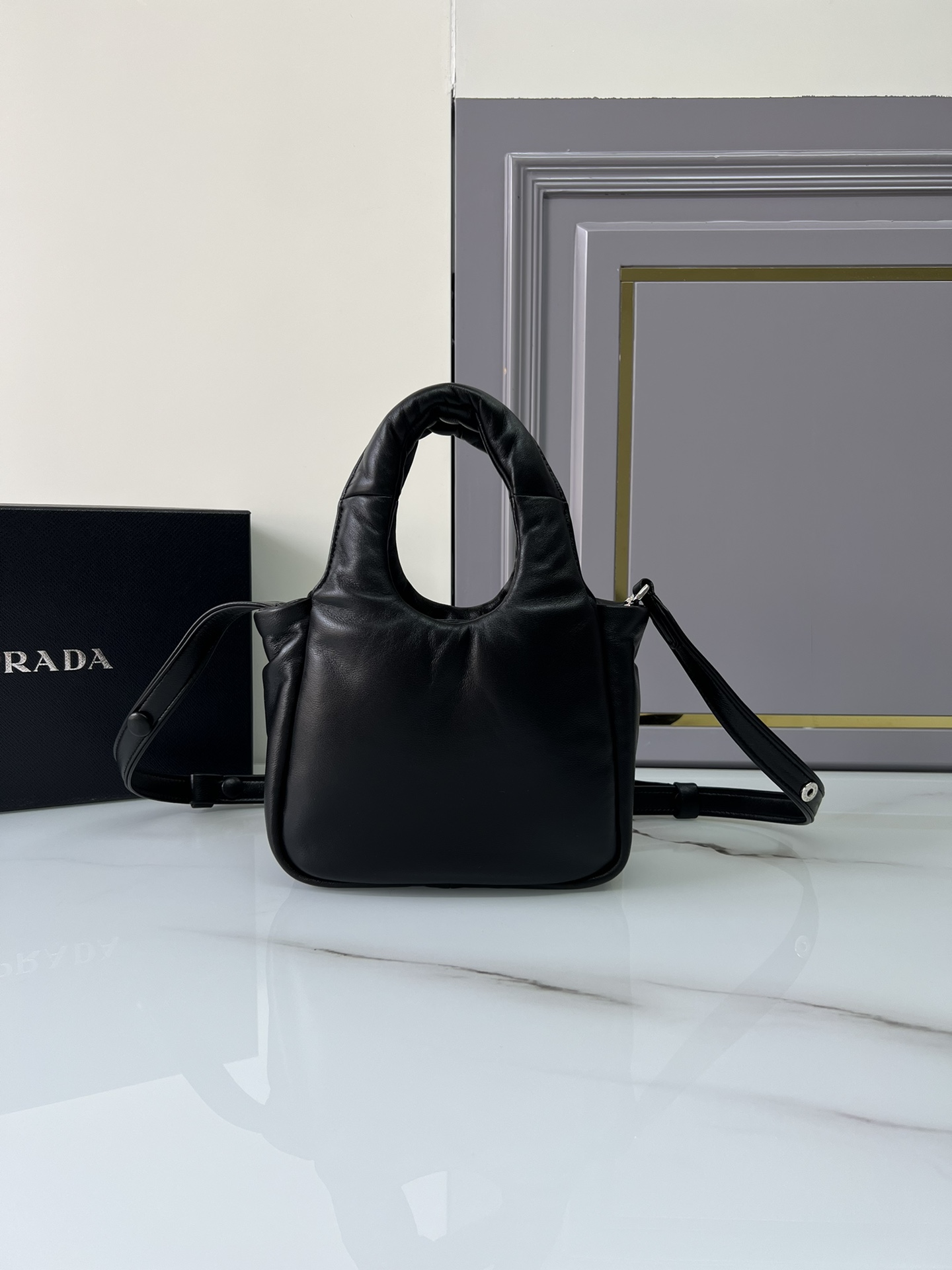 TOP PRADA Vegetable Basket Bag Sheepskin 18x15.5x10cm - Black
