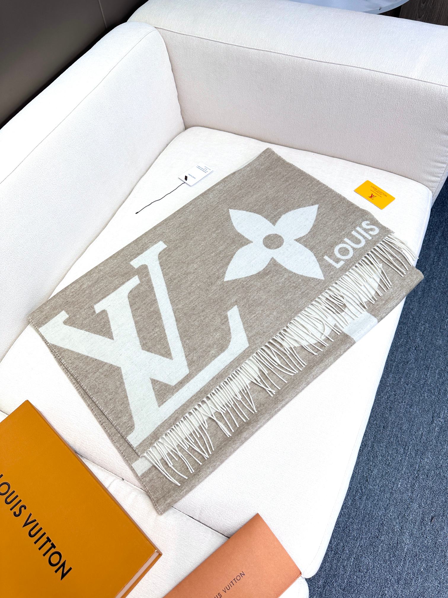 TOP Louis Vuitton LV Monogram The Ultimate Shine Scarf 185X70cm - 3 Color