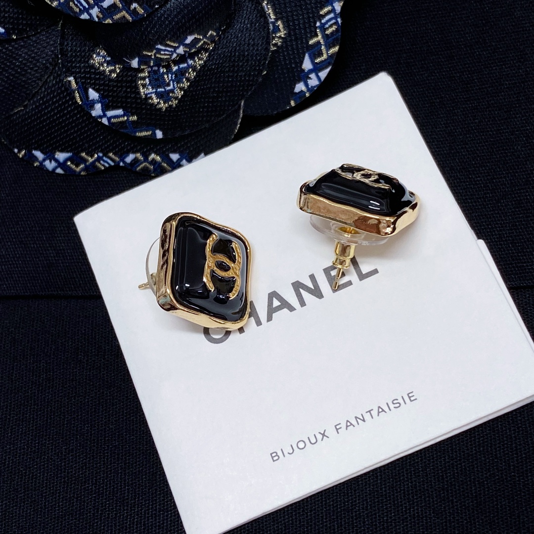 TOP CHANEL Black Gold Sugar Cube Earrings