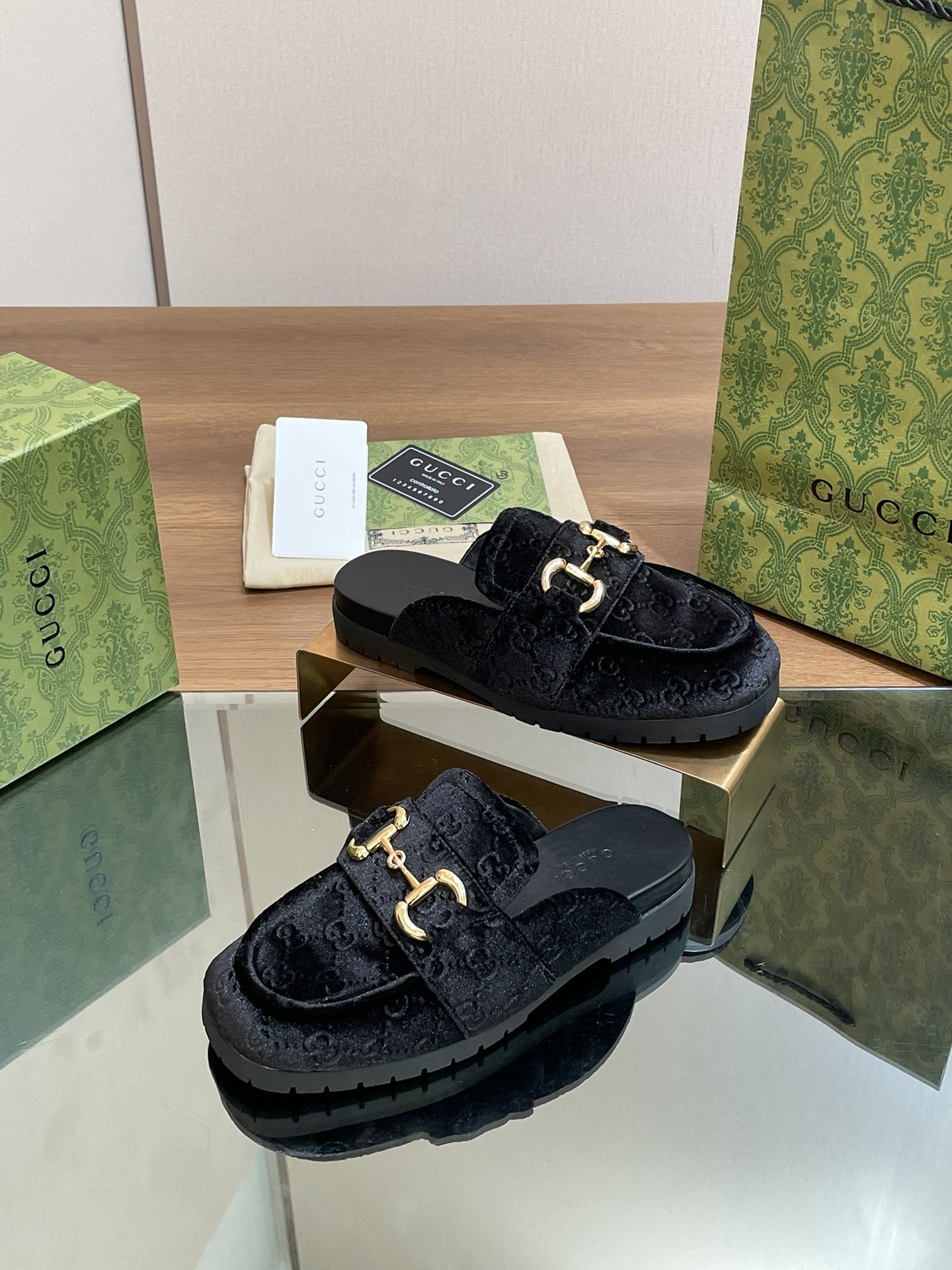 TOP GUCCI Embroidered Bread Slippers - 3 Color