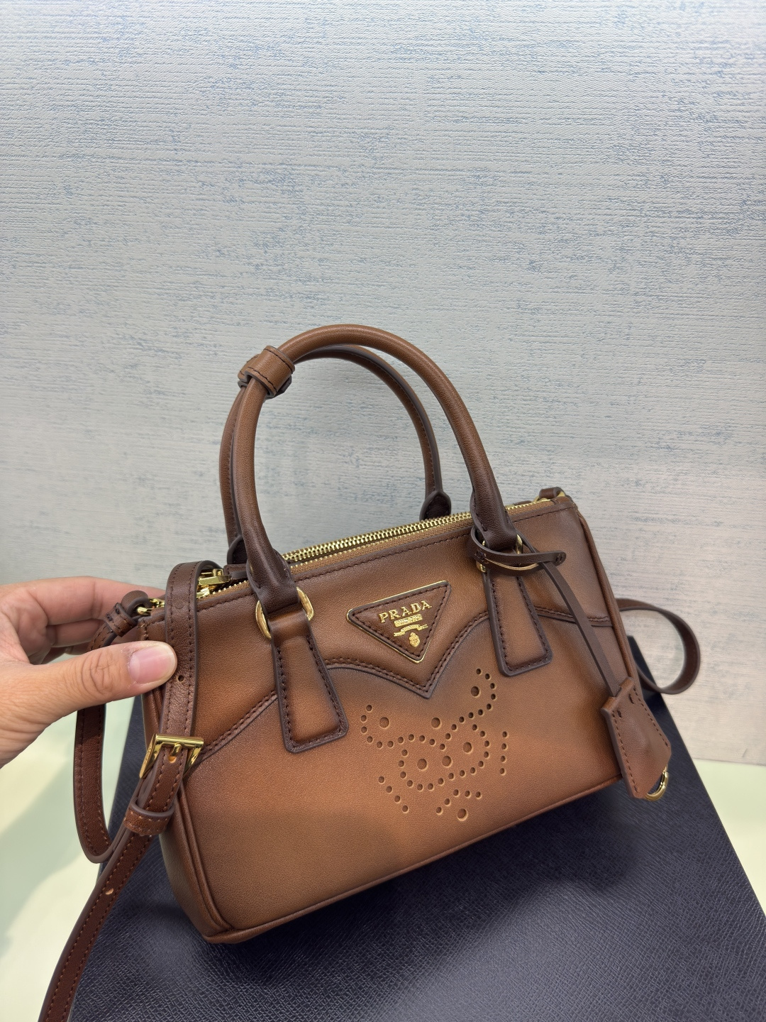 TOP PRADA Galleria Mini Saffiano Bag 21x12.5x8.5cm - Chocolate