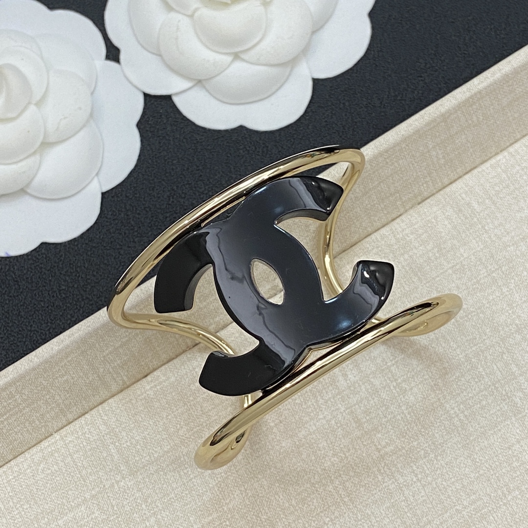 TOP CHANEL Bracelet - 2 Colors