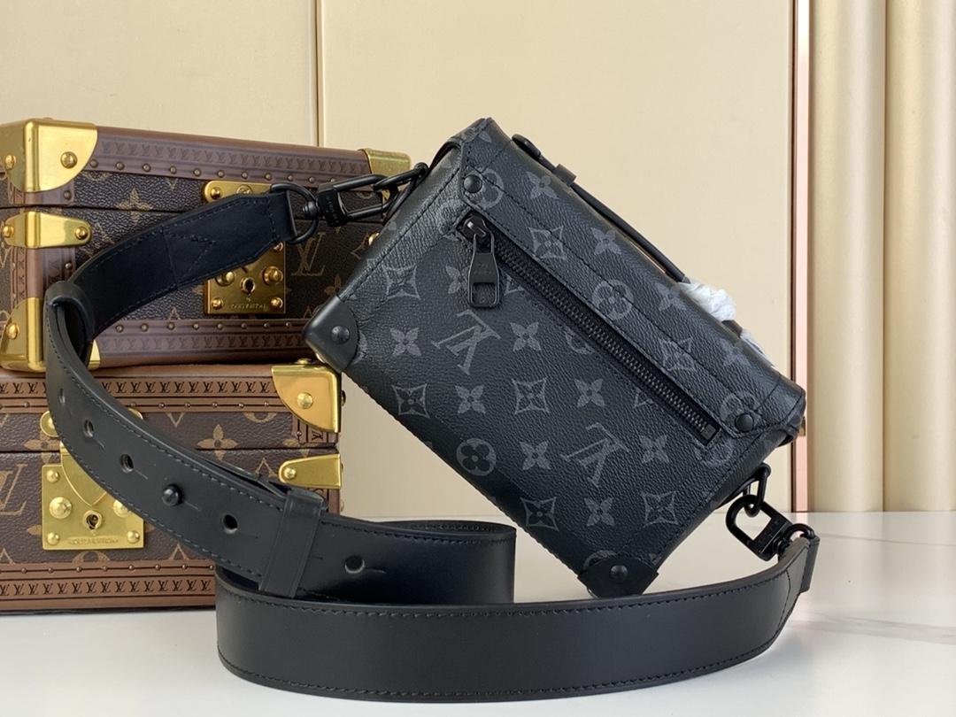 TOP Louis Vuitton LV Soul Trunk Bag Monogram Eclipse 19x15x7cm - Black