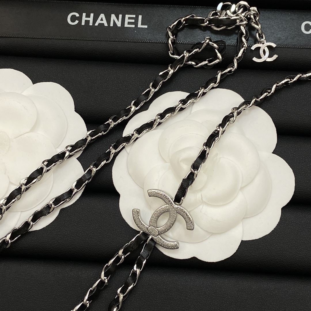 TOP CHANEL CC Necklace - Silver/Black