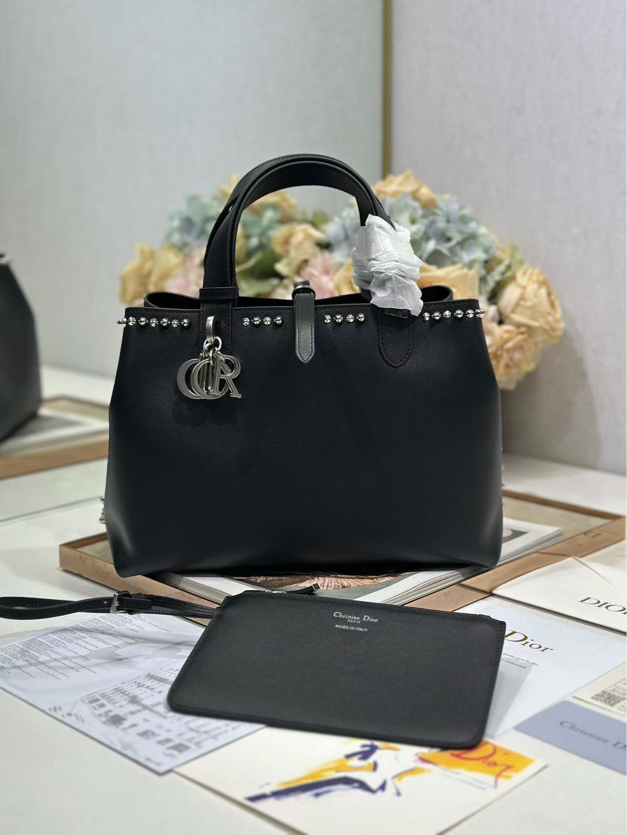 TOP Christian Dior Toujours Handbag 28.5 × 19 × 21.5 cm/23 × 15 × 15 cm - Black