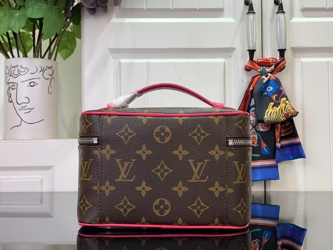 TOP Louis Vuitton LV Nice BB Toiletry Pouch 20/14/13cm - Brown