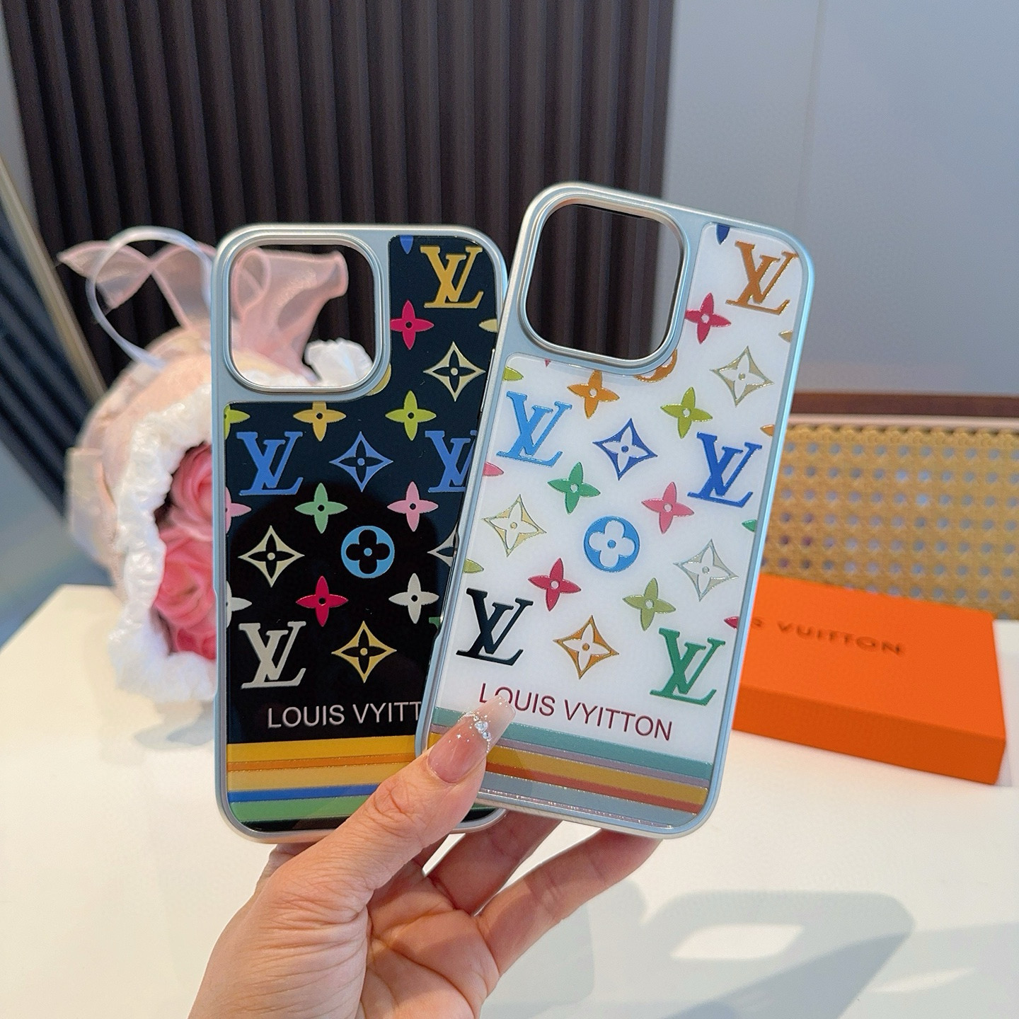 TOP Louis Vuitton LV  Phone Case- 2 Colors