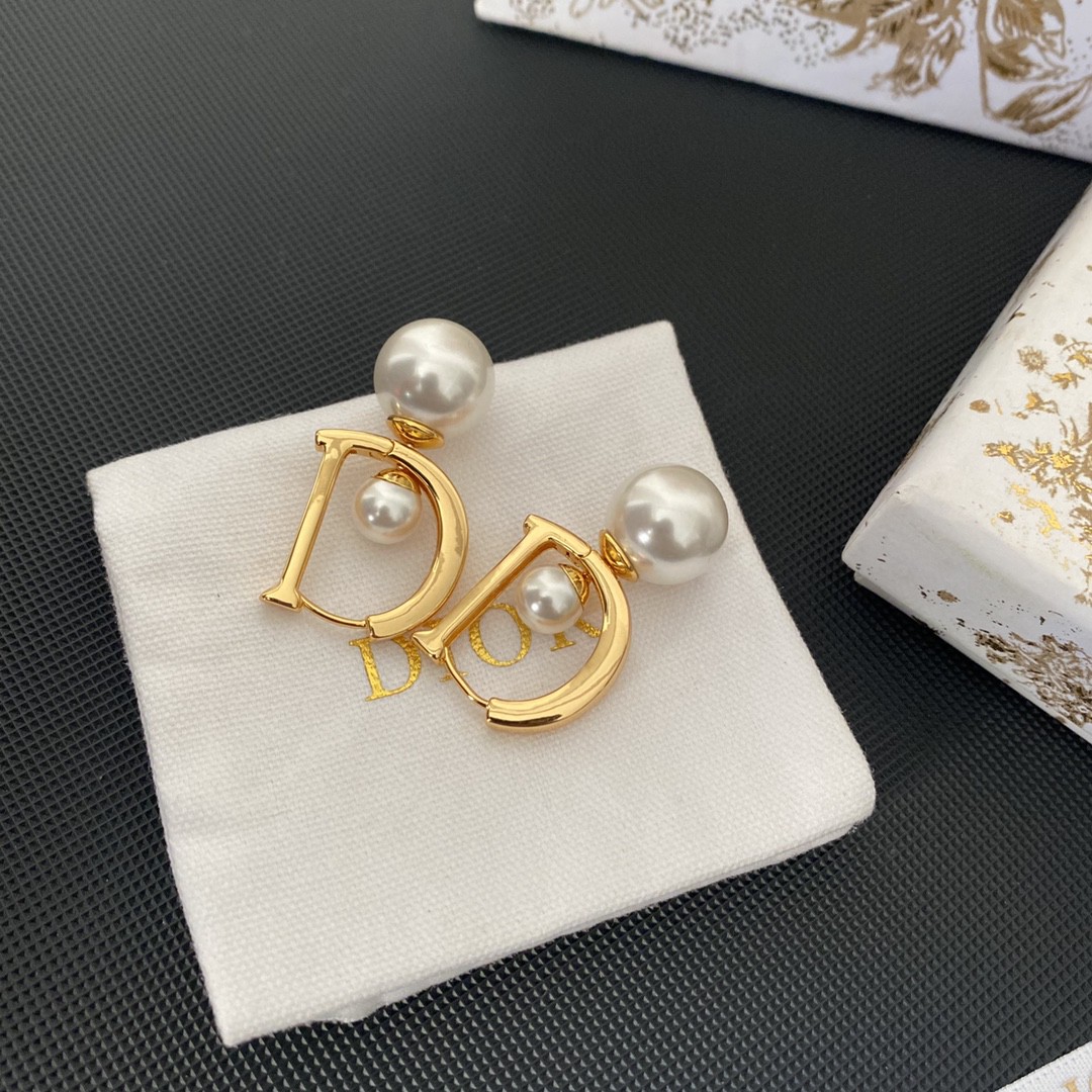 TOP Christian Dior size pearl earrings
