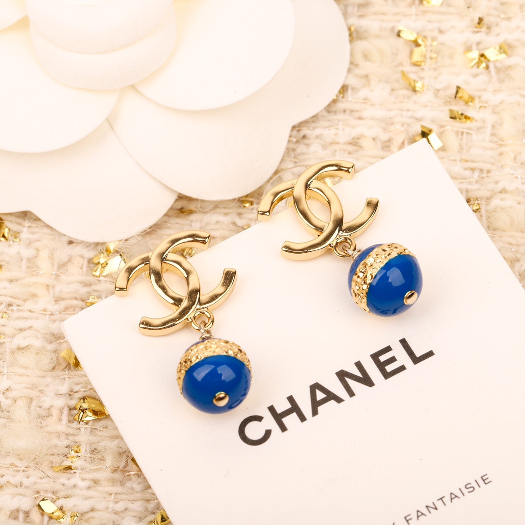 TOP CHANEL CC Pendant Earrings
