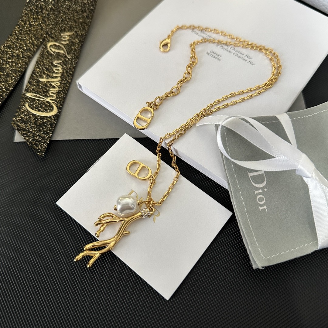 TOP Christian Dior Antler Pearl Necklace