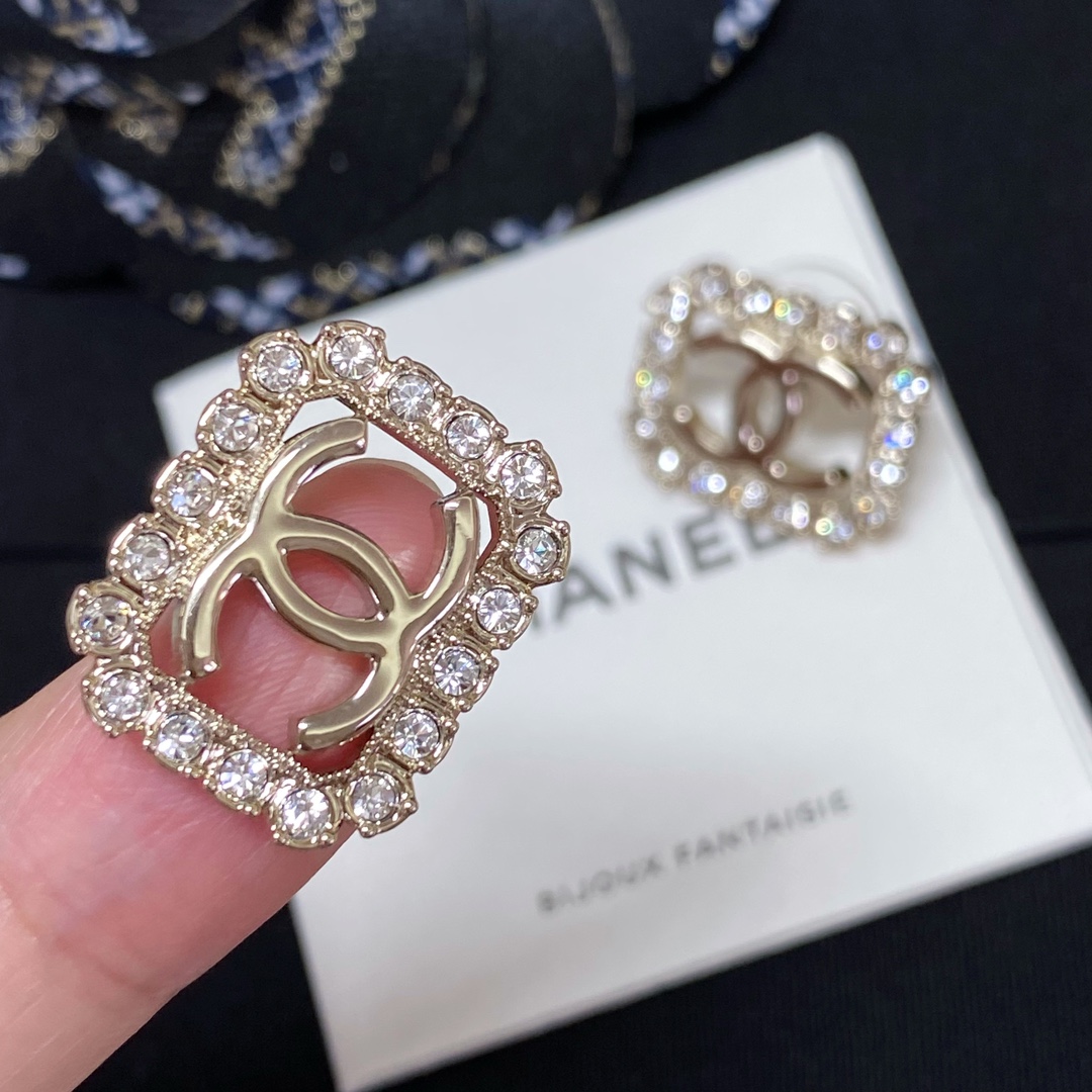 TOP CHANEL Lace Square Hollow Double C Stud Earrings