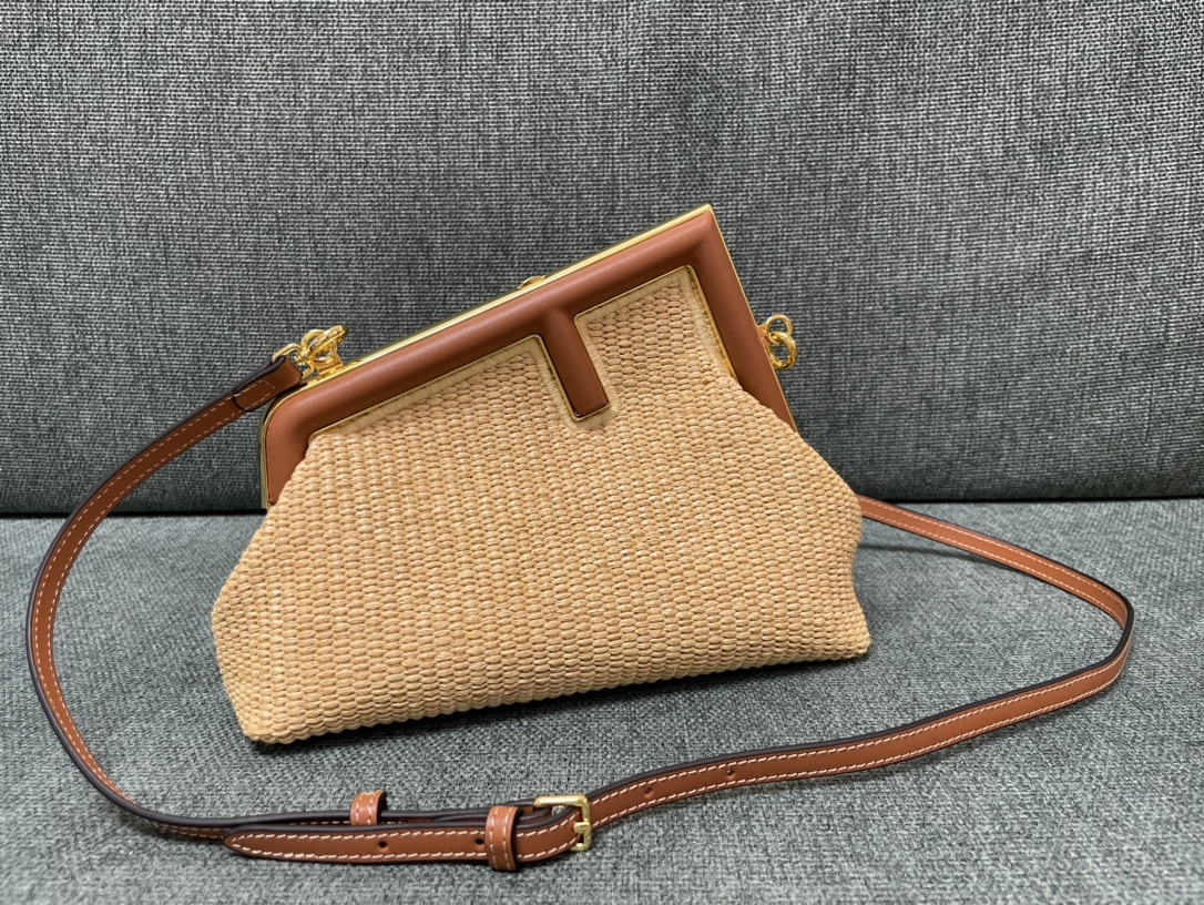 TOP FENDI Woven First Bags 26*9.5*18cm - Straw