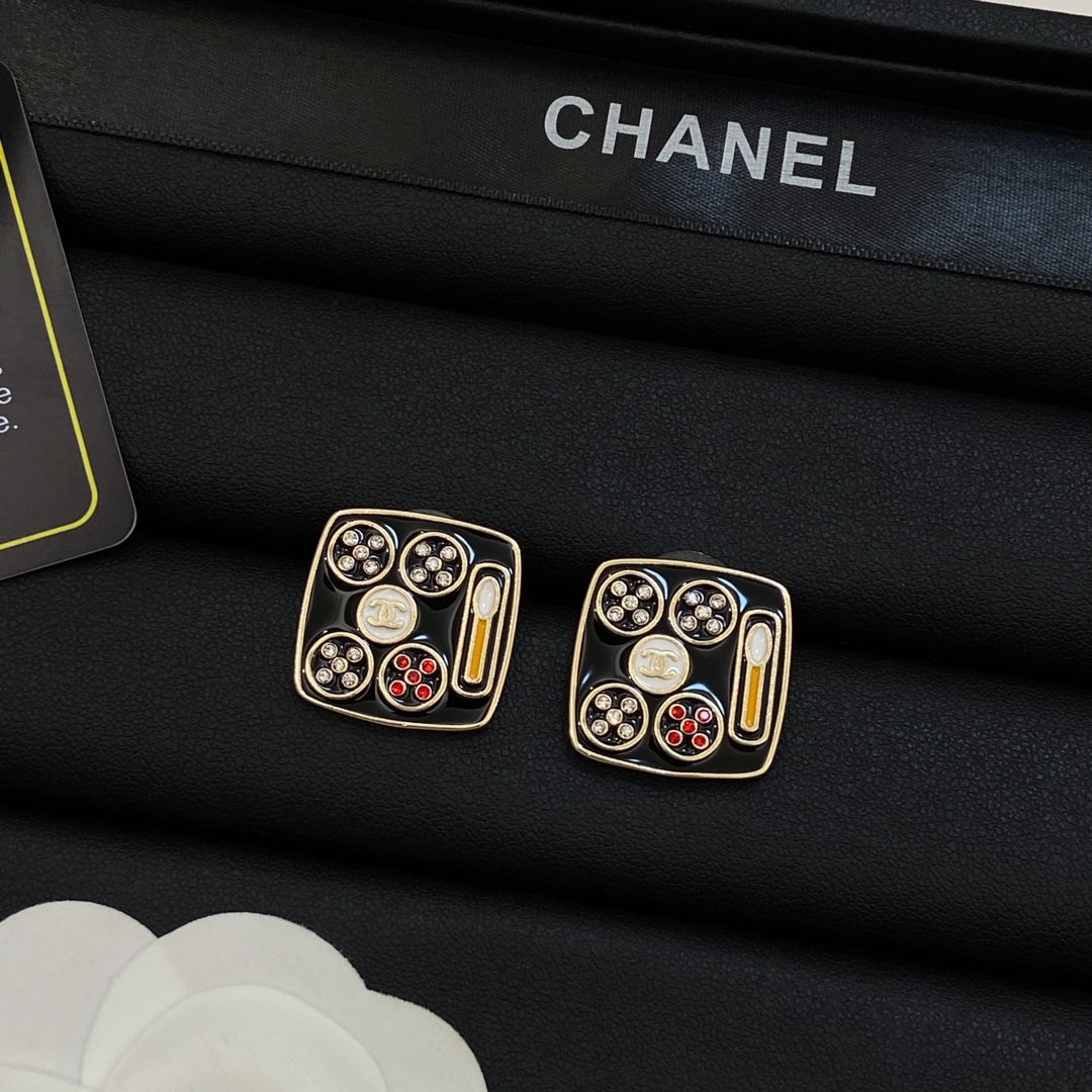 TOP CHANEL  Earrings-2 Colors