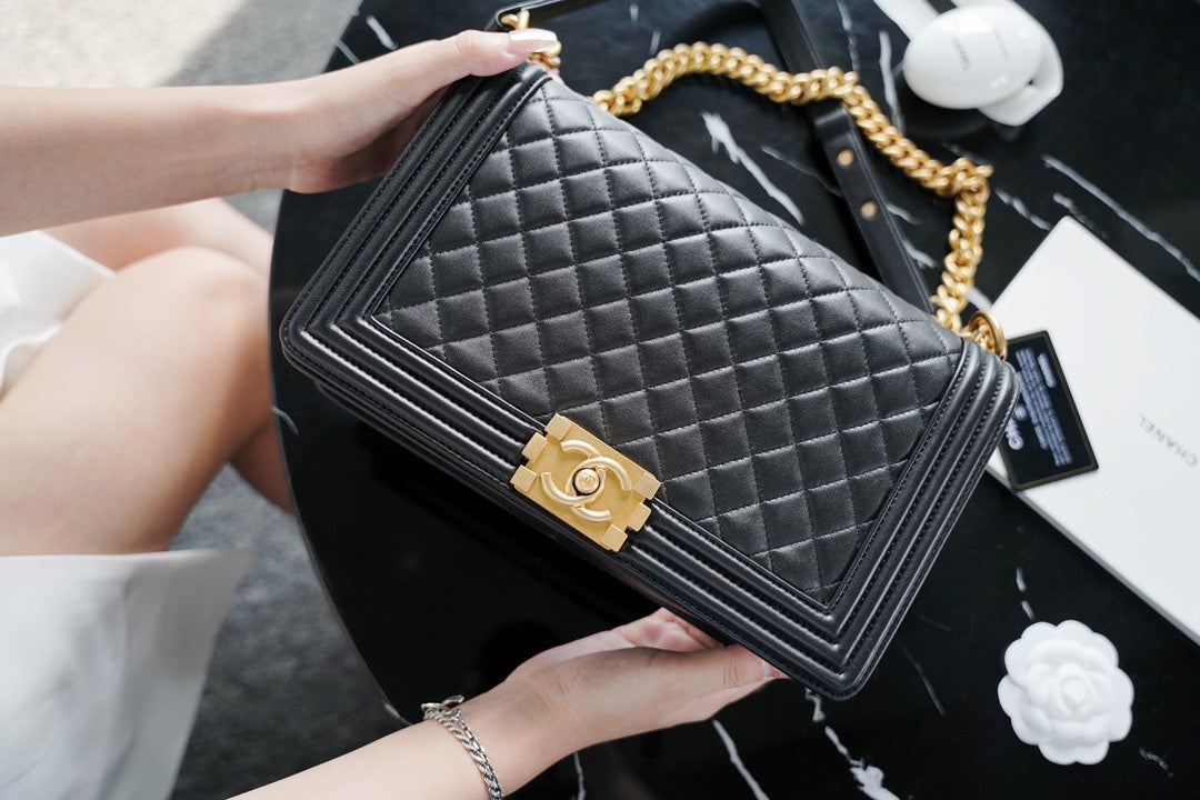 TOP CHANEL Le Boy Bag Quilted Large 30cm - Black