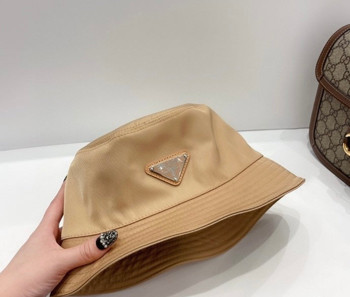 TOP PRADA Re-Edition Bucket Hat Nylon - Beige