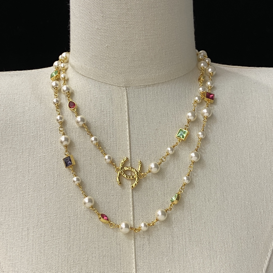 TOP CHANEL Long Necklace - Gold