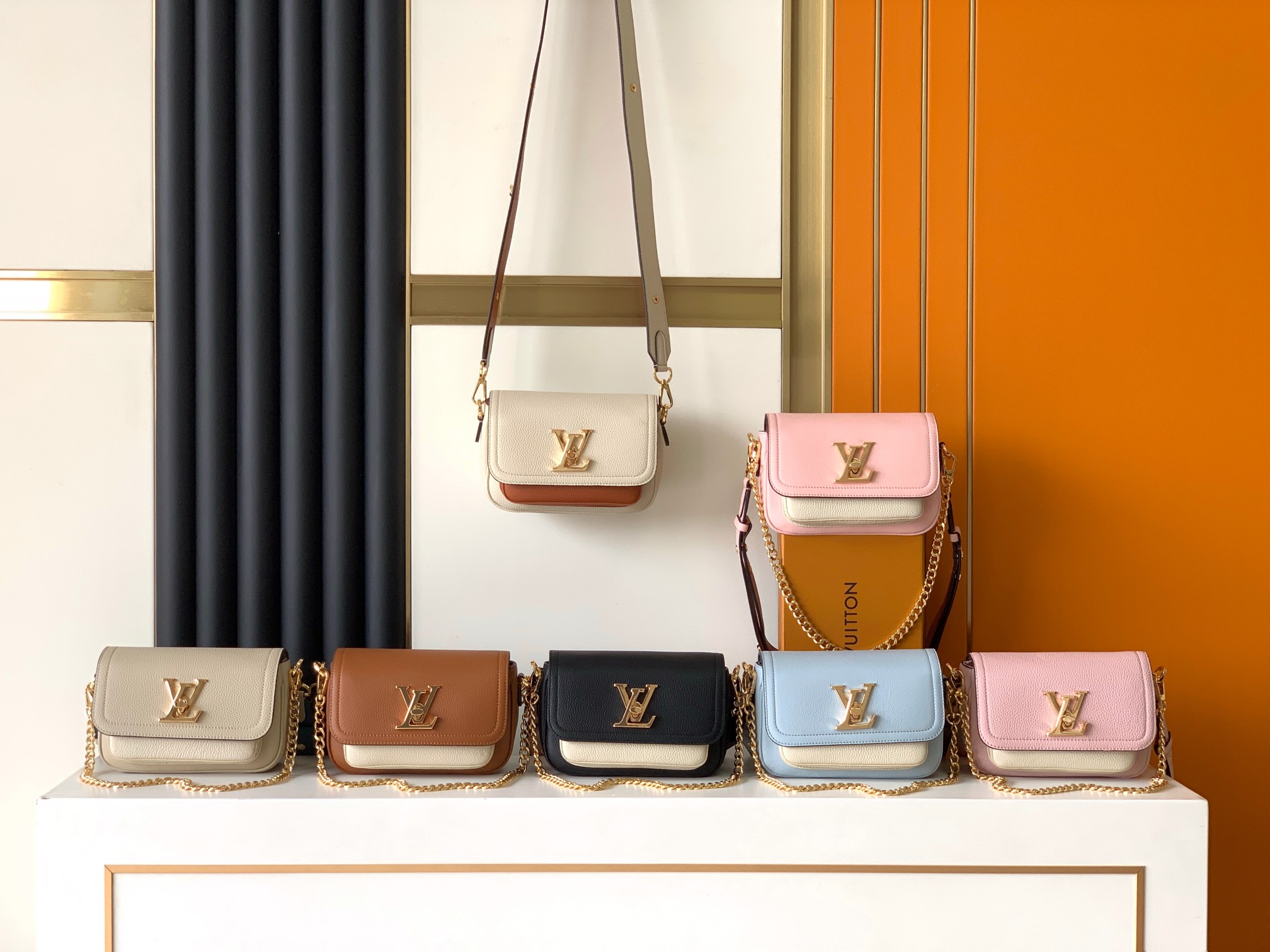 TOP Louis Vuitton LV L*V Lock Me Tender - 7 Colors - 19x13x8cm