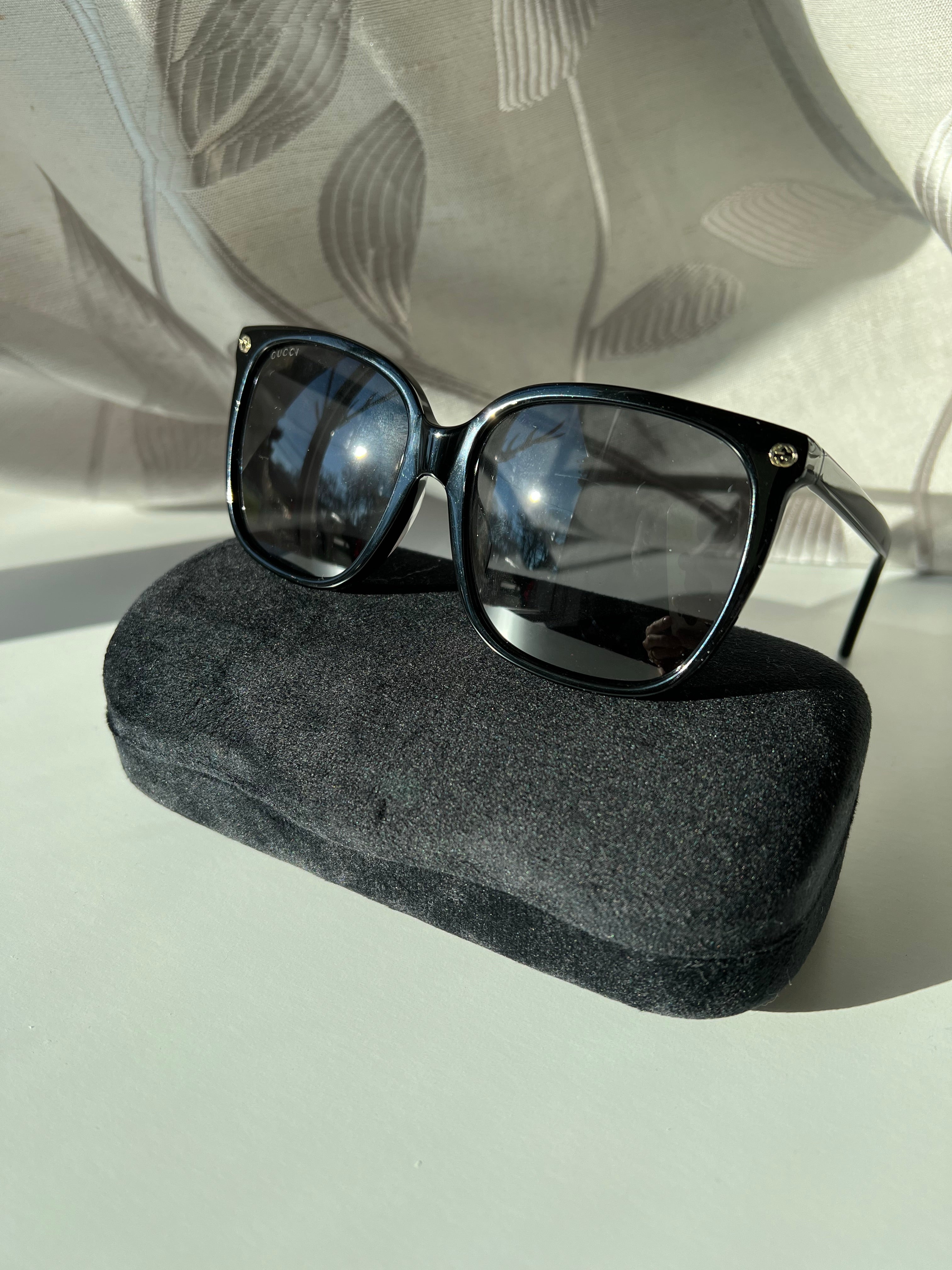 TOP GUCCI Bee Black Sunglasses