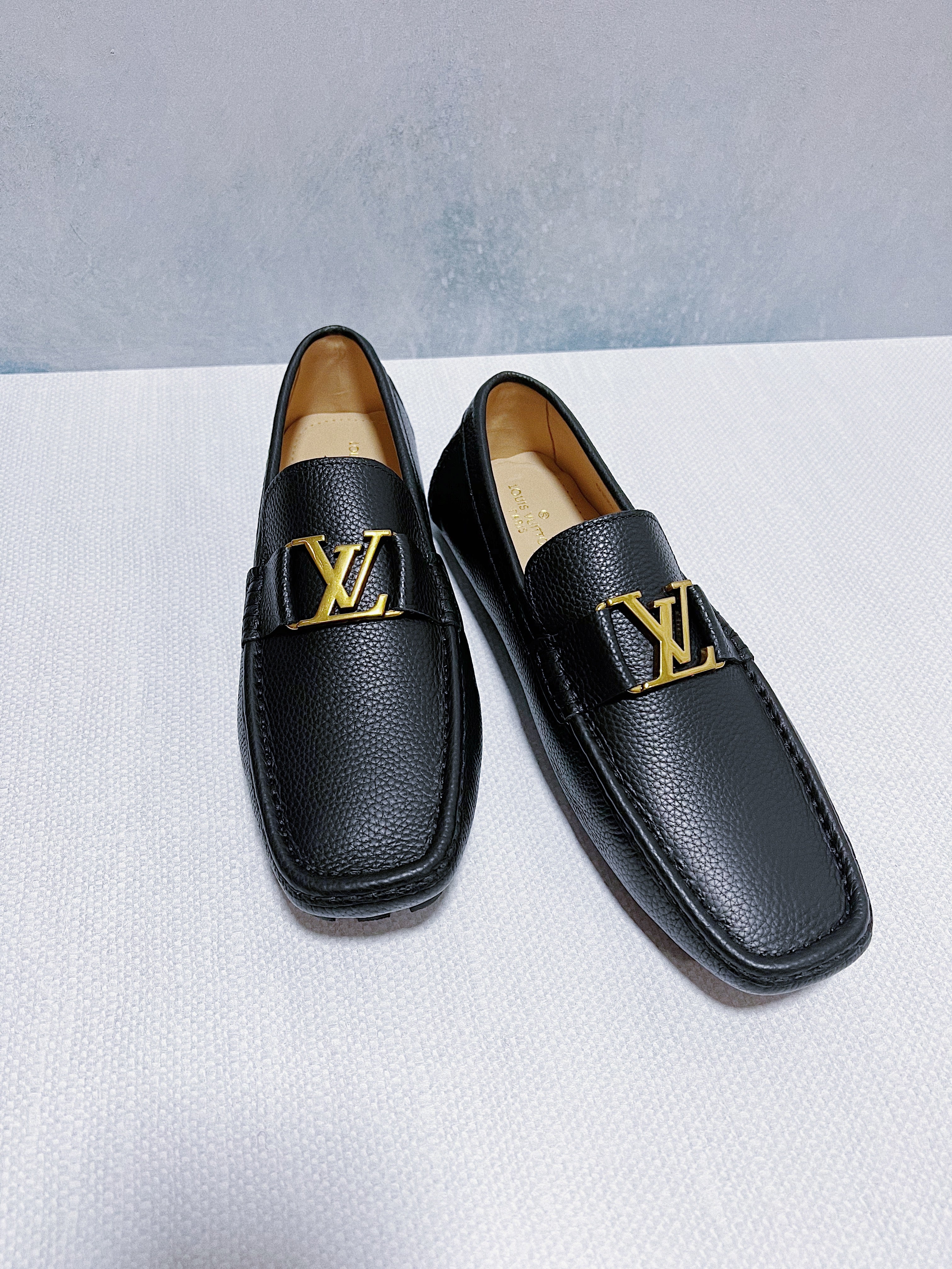 TOP Louis Vuitton LV L*V Montaigne Loafers w Gold Hardware - Black
