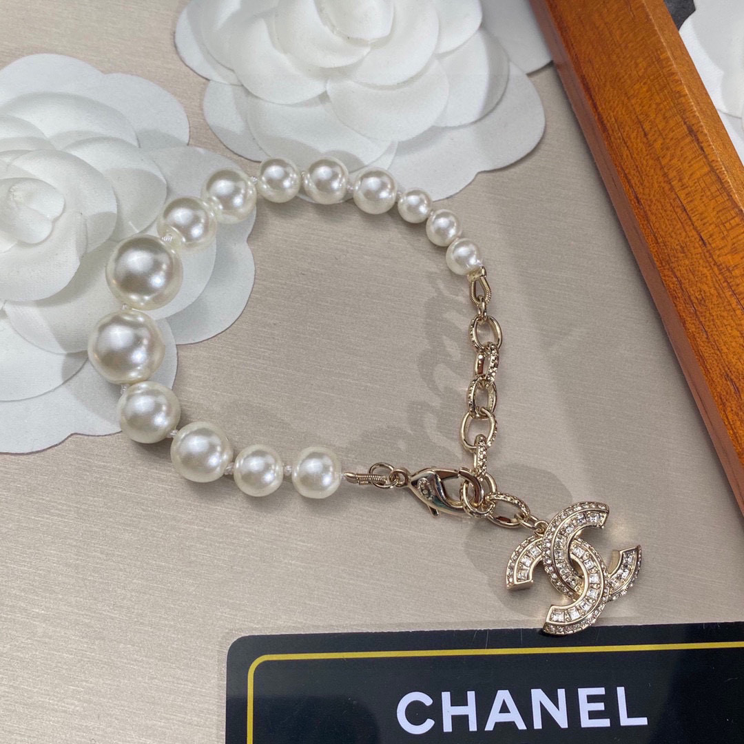 TOP CHANEL Diamonds Logo Pearls Bracelet
