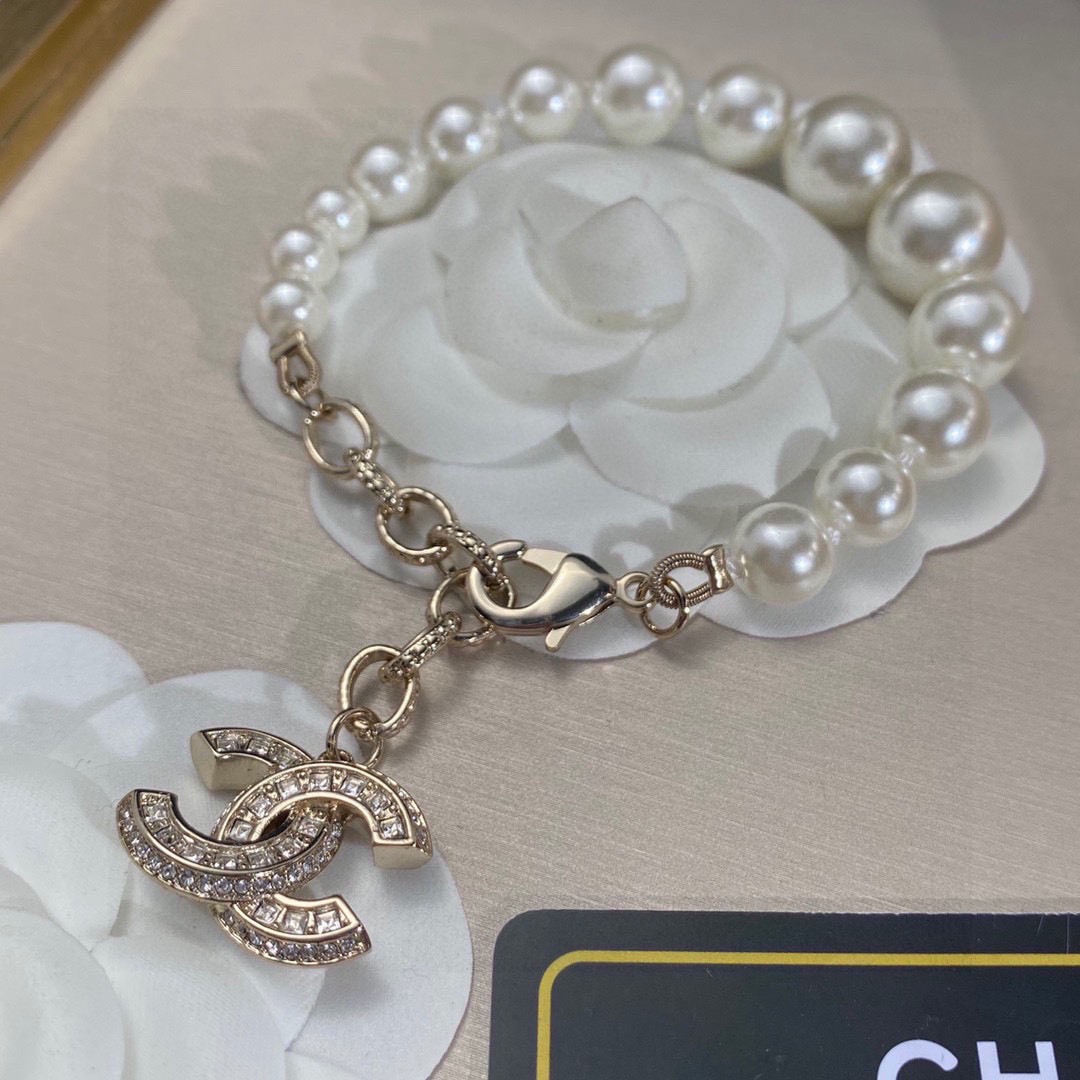 TOP CHANEL Diamonds Logo Pearls Bracelet