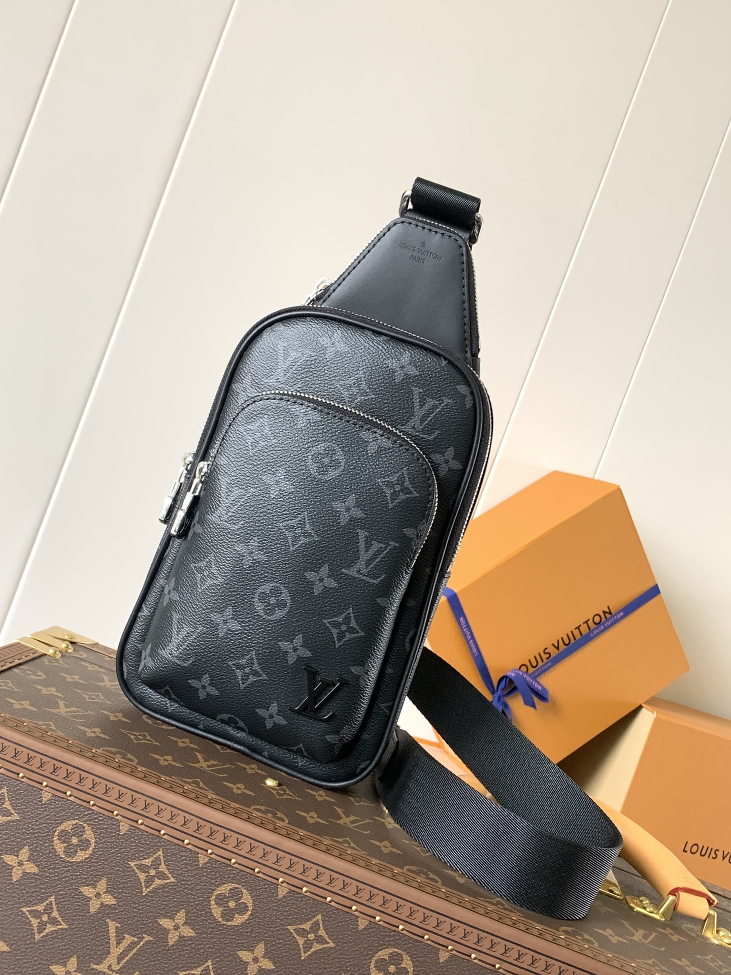 TOP Louis Vuitton LV Avenue Slingbag PM 16 x 33 x 5.7cm - 2 Colour