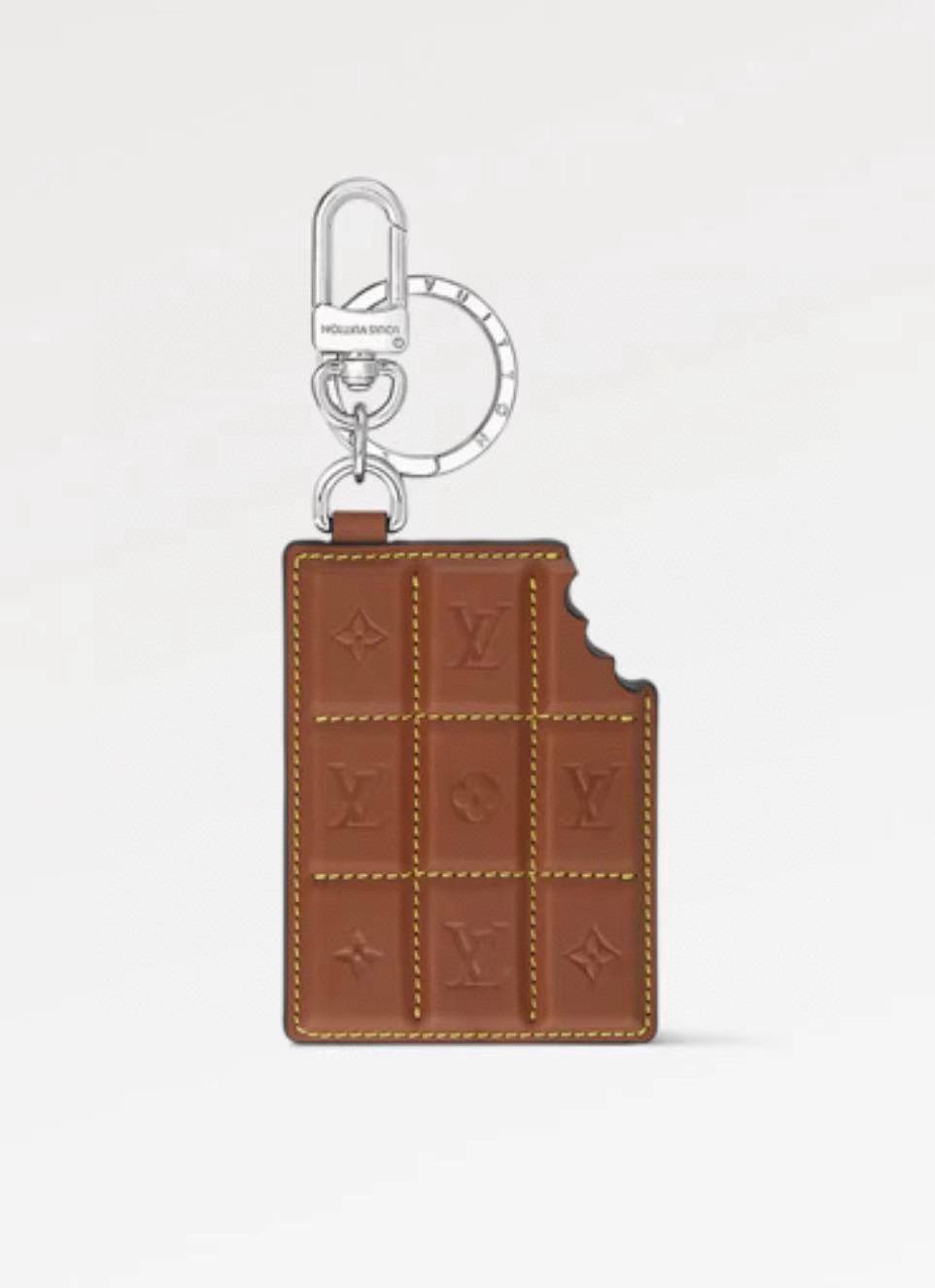 TOP Louis Vuitton LV Chocolate Key Chain