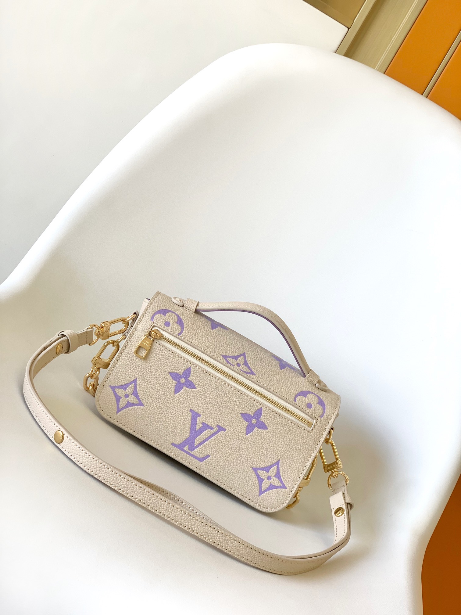 TOP Louis Vuitton LV Monogram Leather Pochette Metis Bag 21.5x13.5x6cm - Beige & Purple